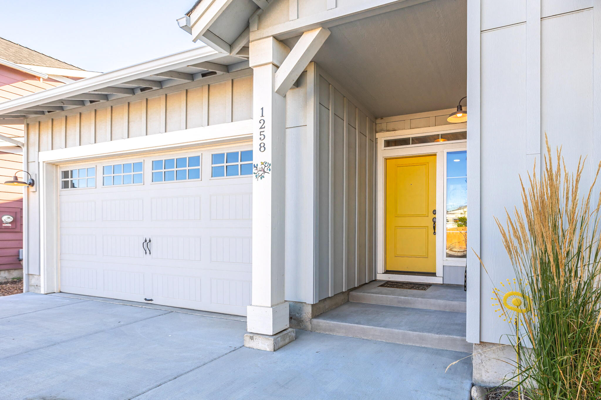 1258 NE Hoover Loop