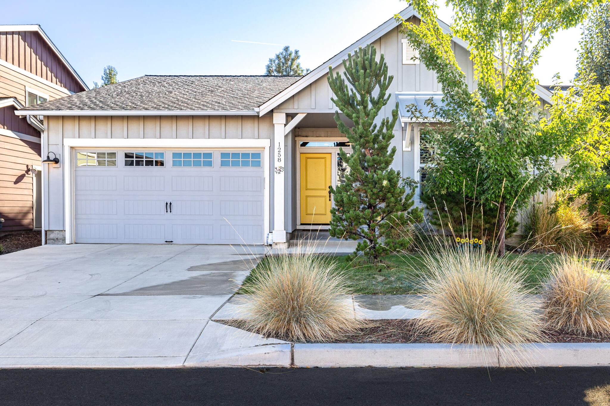 1258 NE Hoover Loop