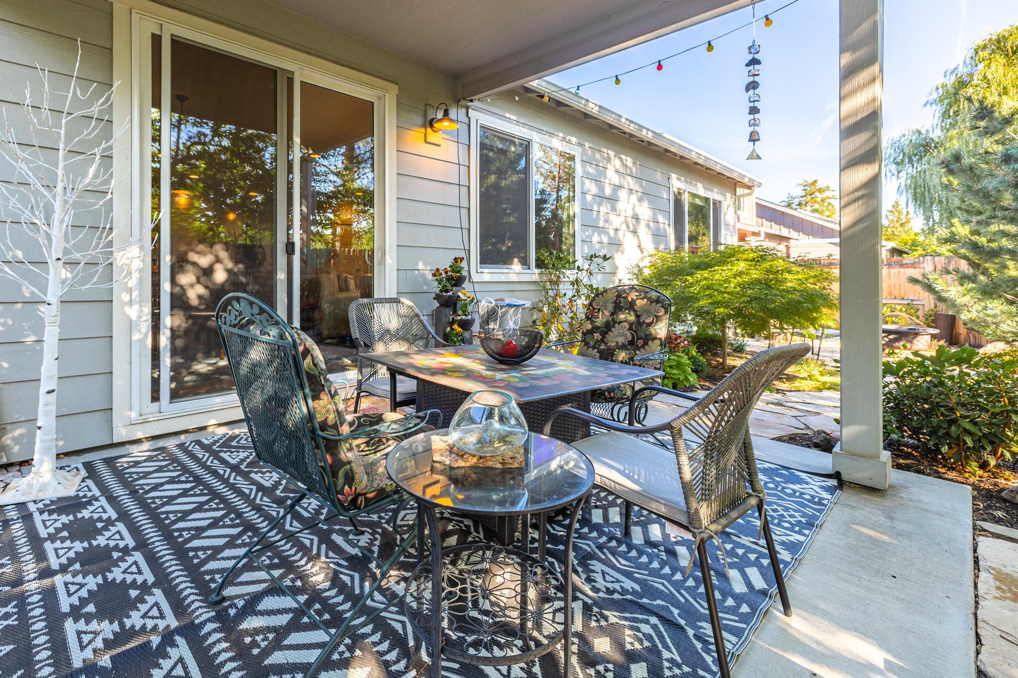 1258 NE Hoover Loop