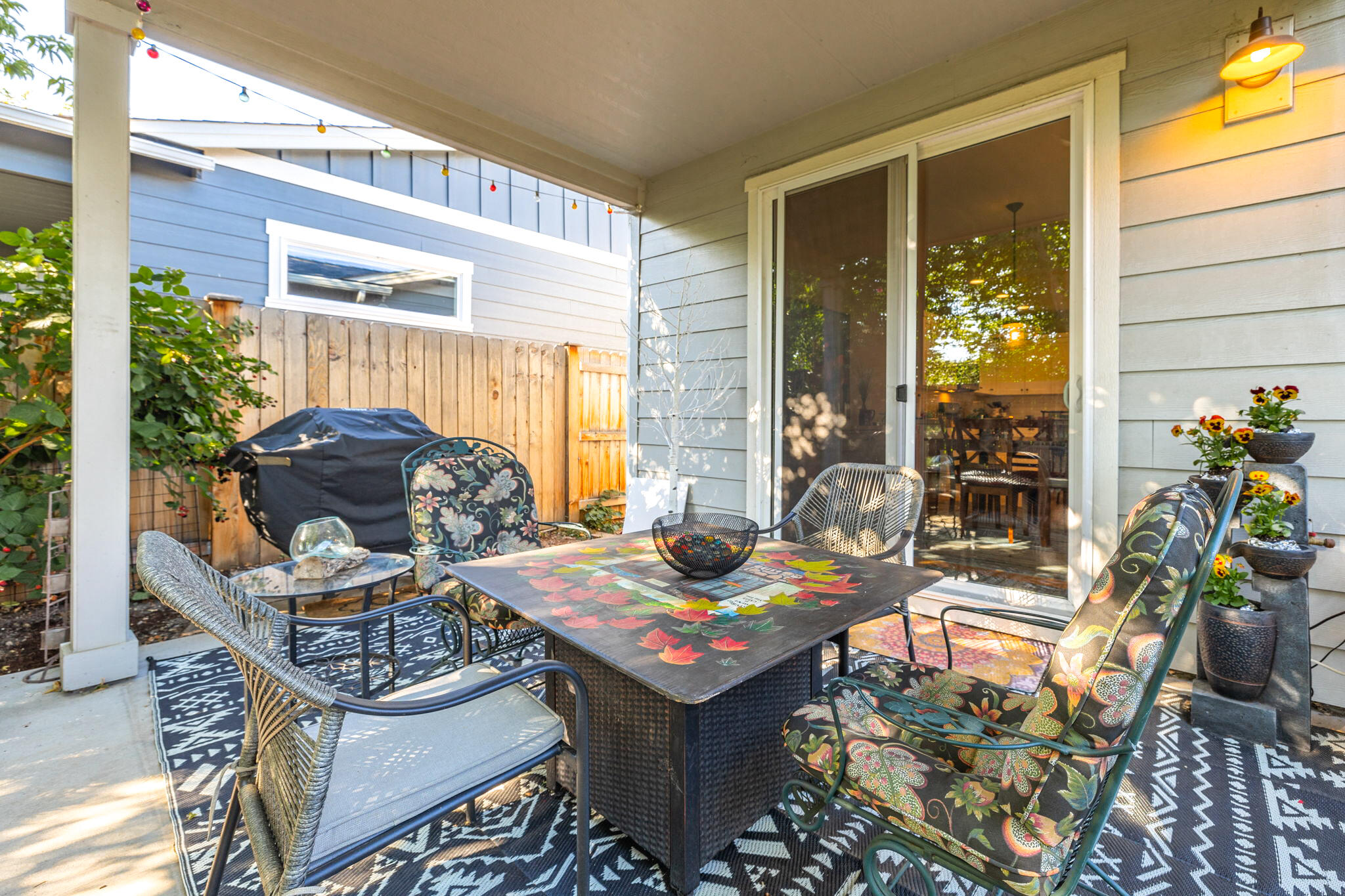 1258 NE Hoover Loop