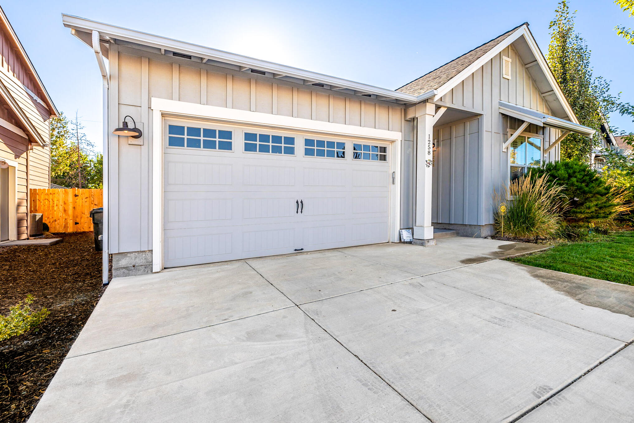 1258 NE Hoover Loop