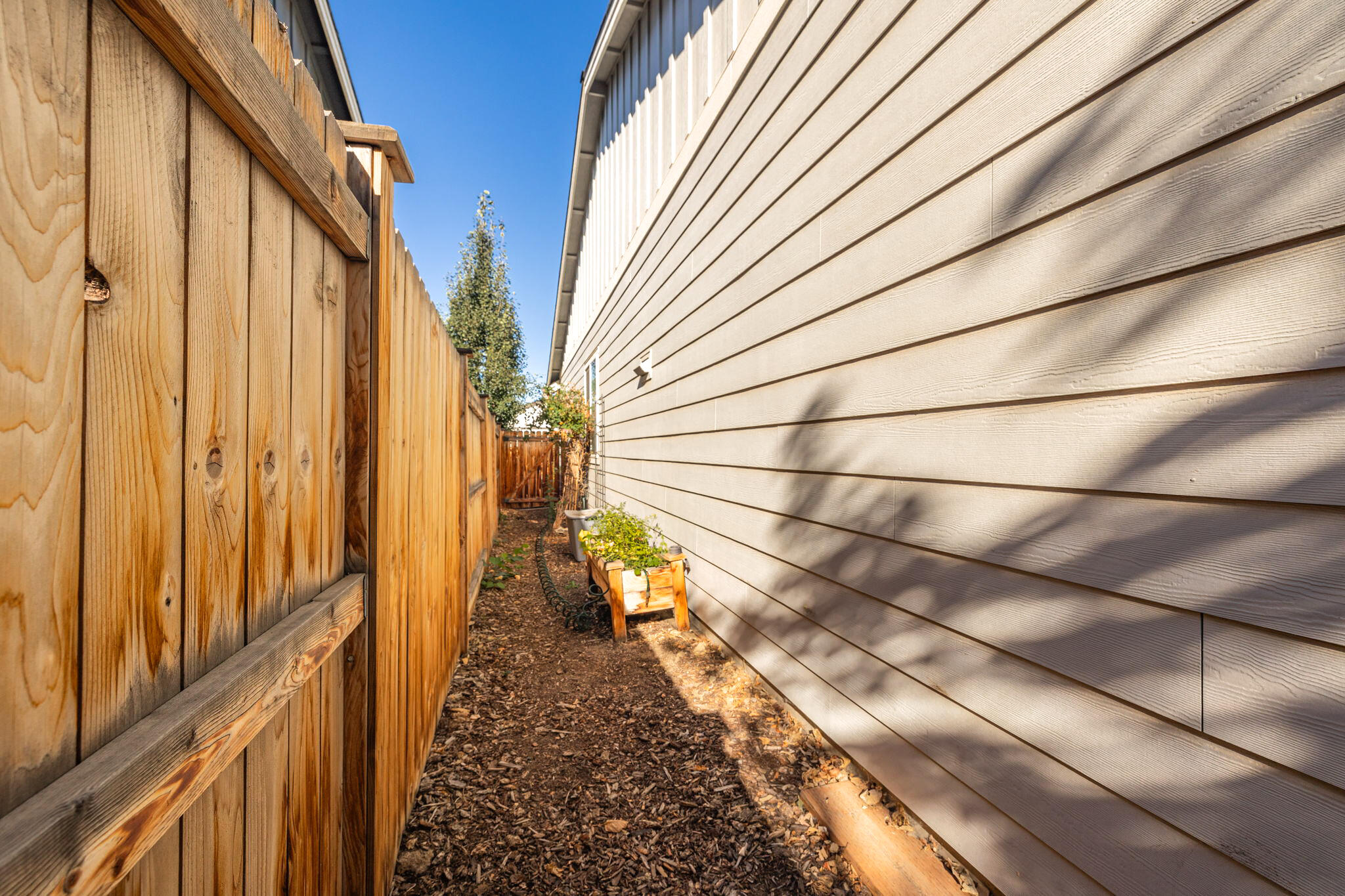 1258 NE Hoover Loop