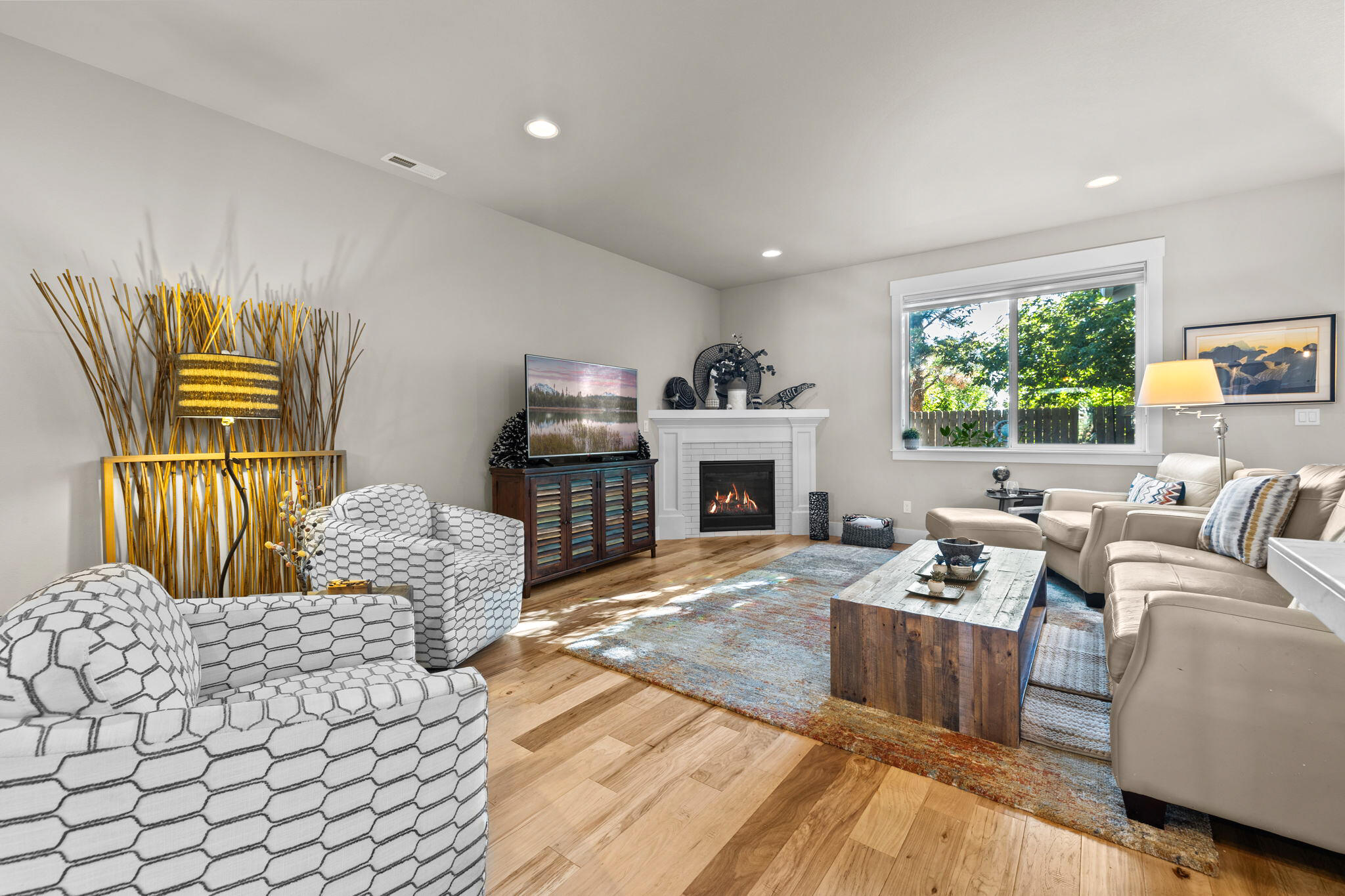 1258 NE Hoover Loop
