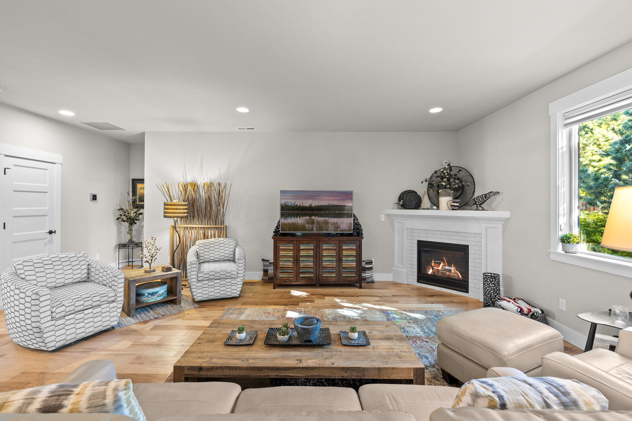 1258 NE Hoover Loop