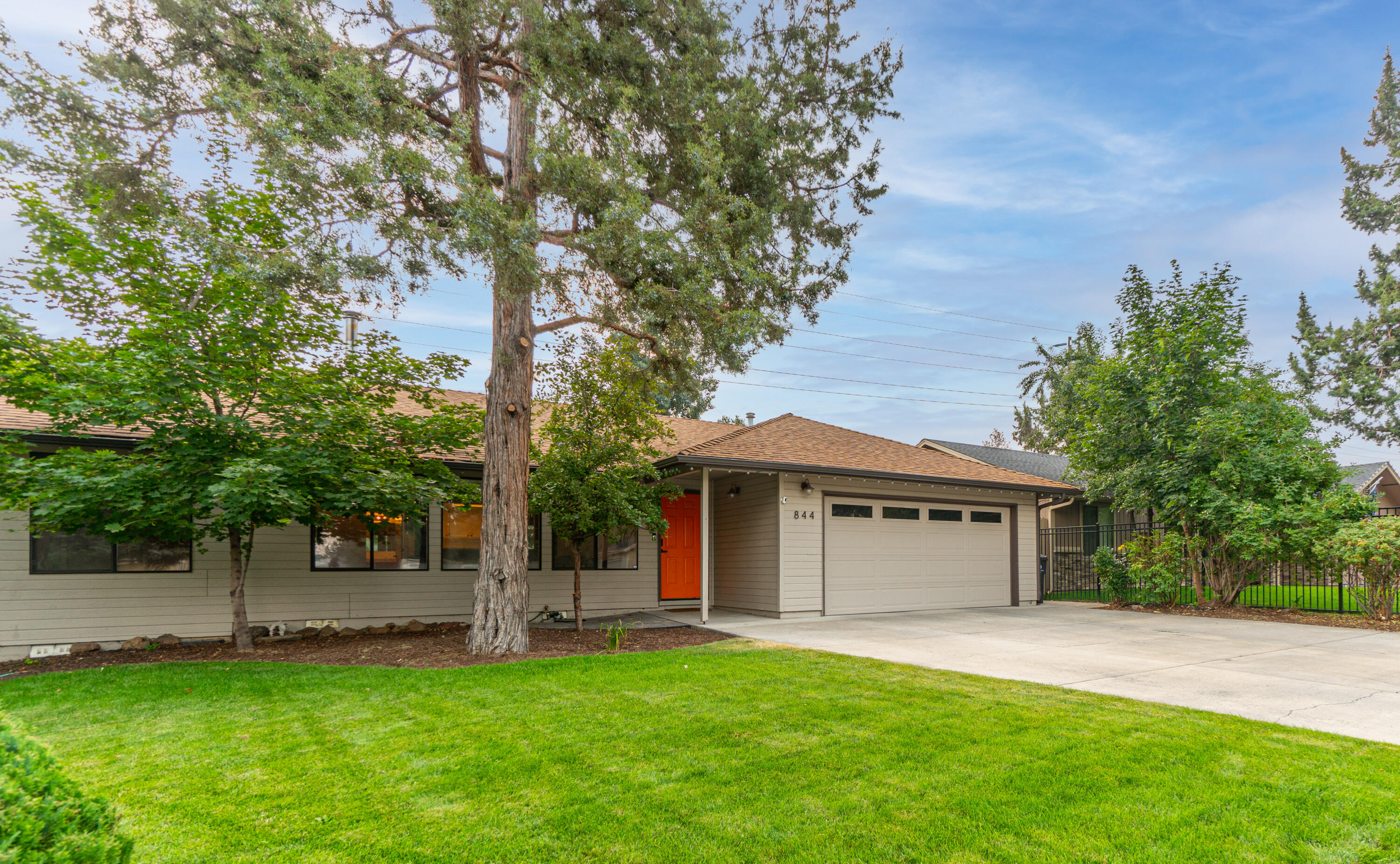 844 SE Breitenbush Lane