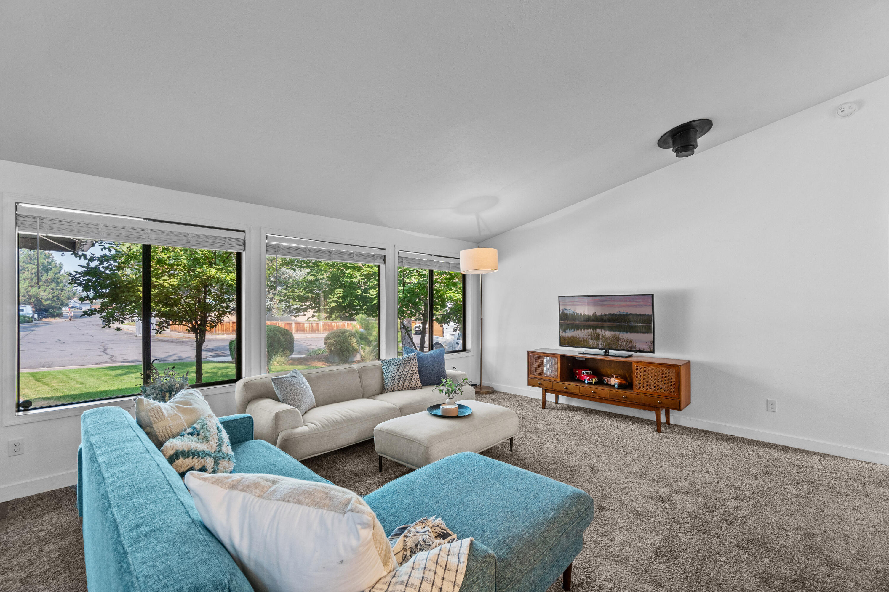 844 SE Breitenbush Lane