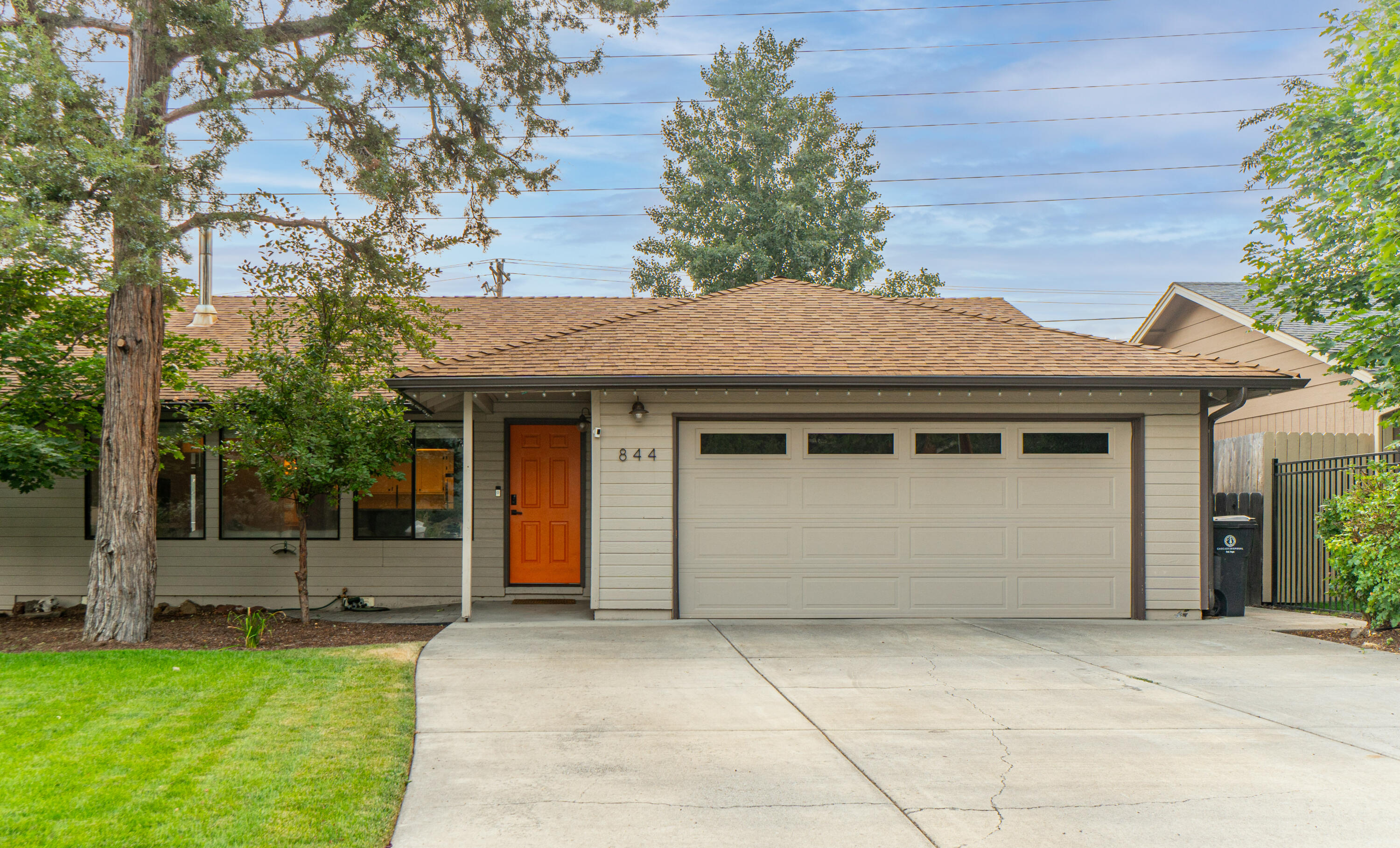 844 SE Breitenbush Lane