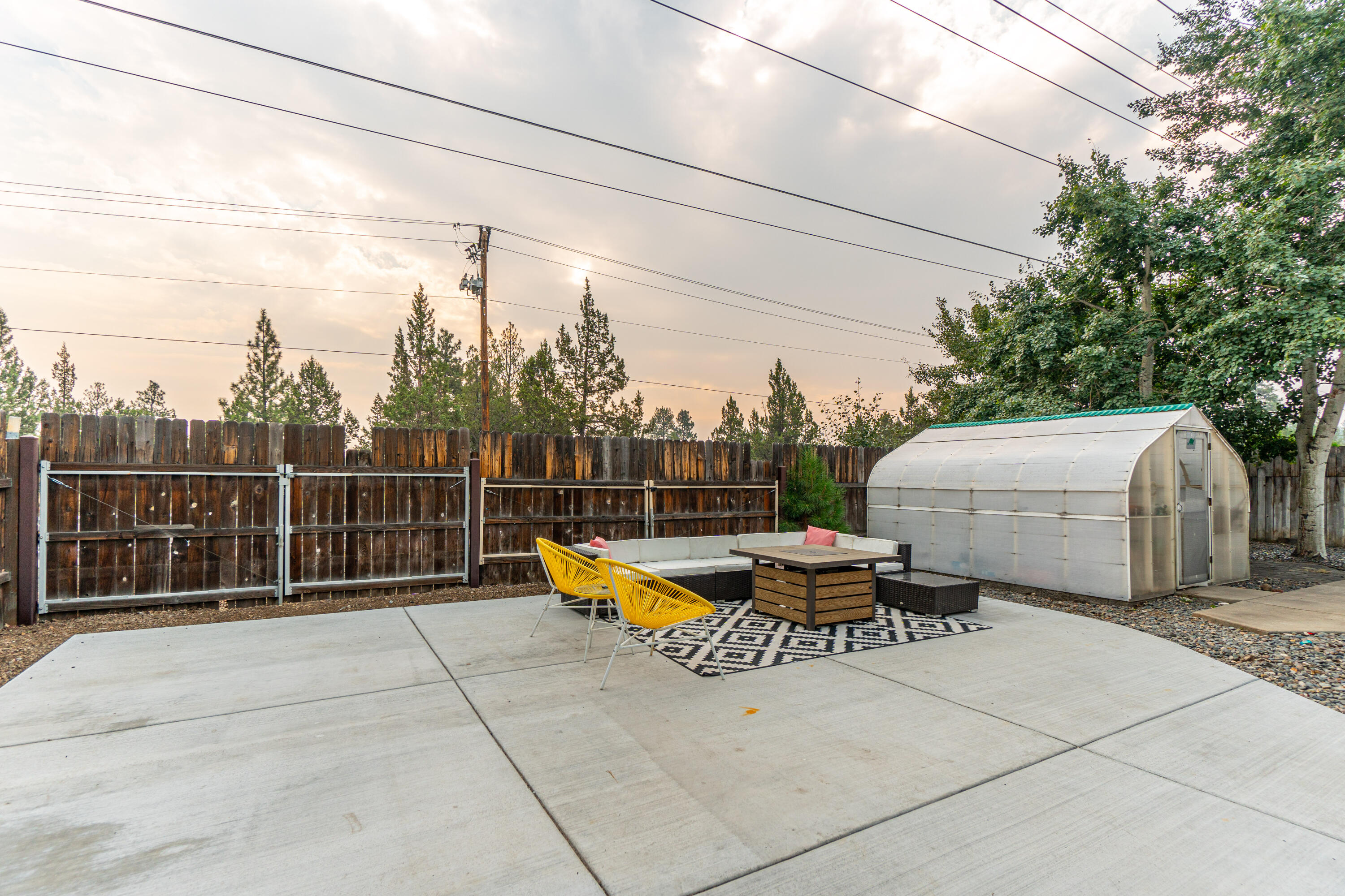 844 SE Breitenbush Lane