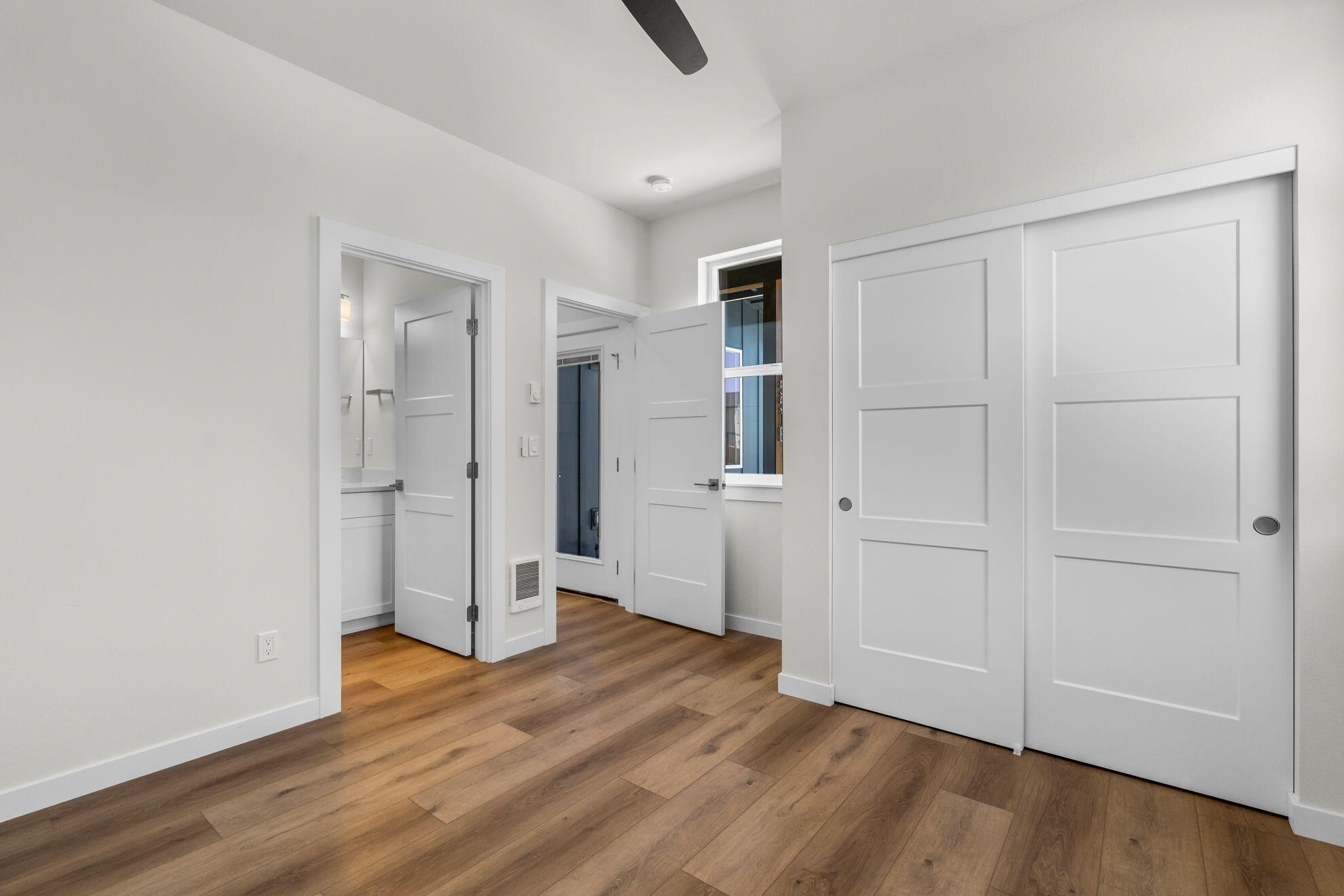 1551 NE Perspective Drive Unit: 1 & 2