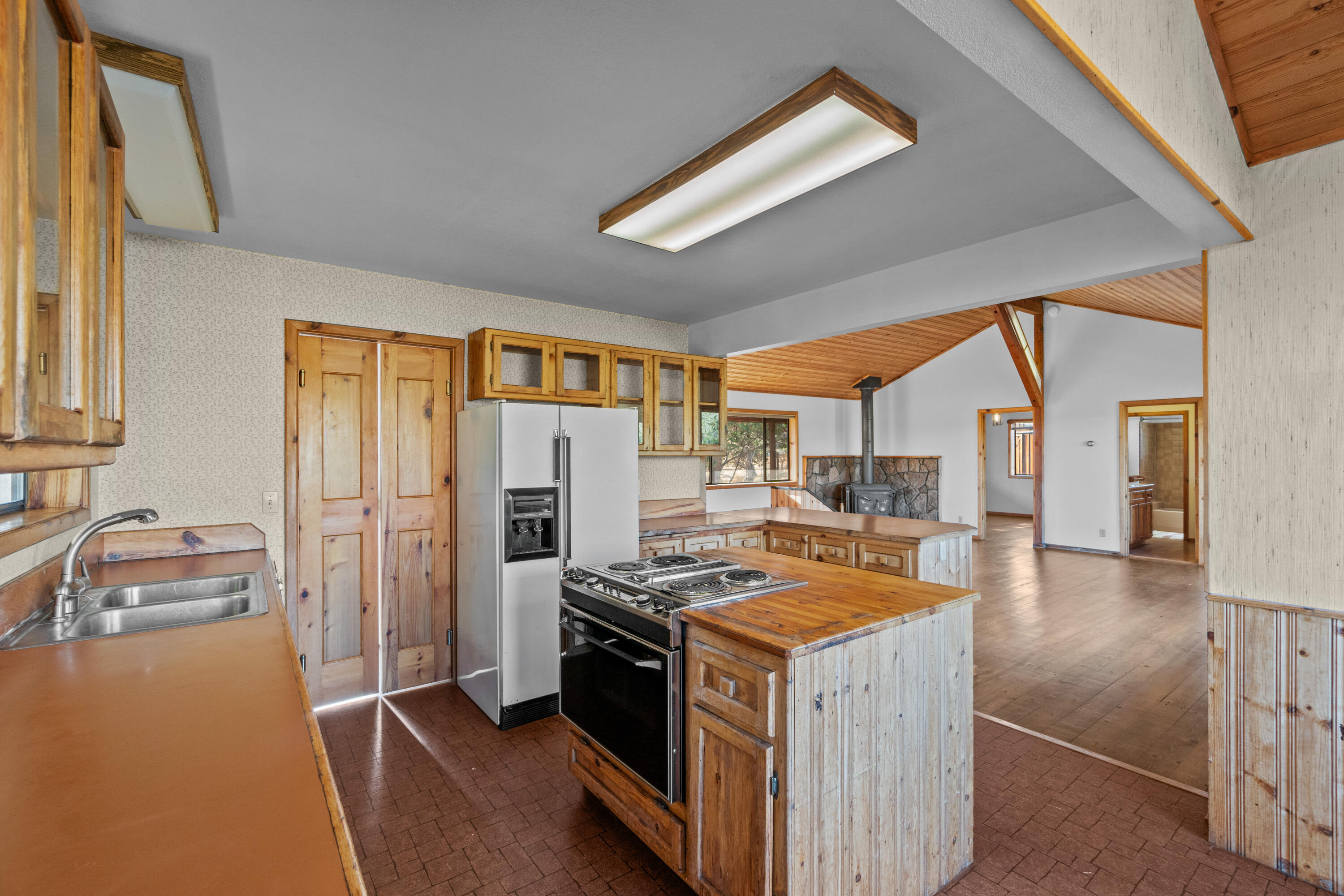 797 NE Wilcox Avenue