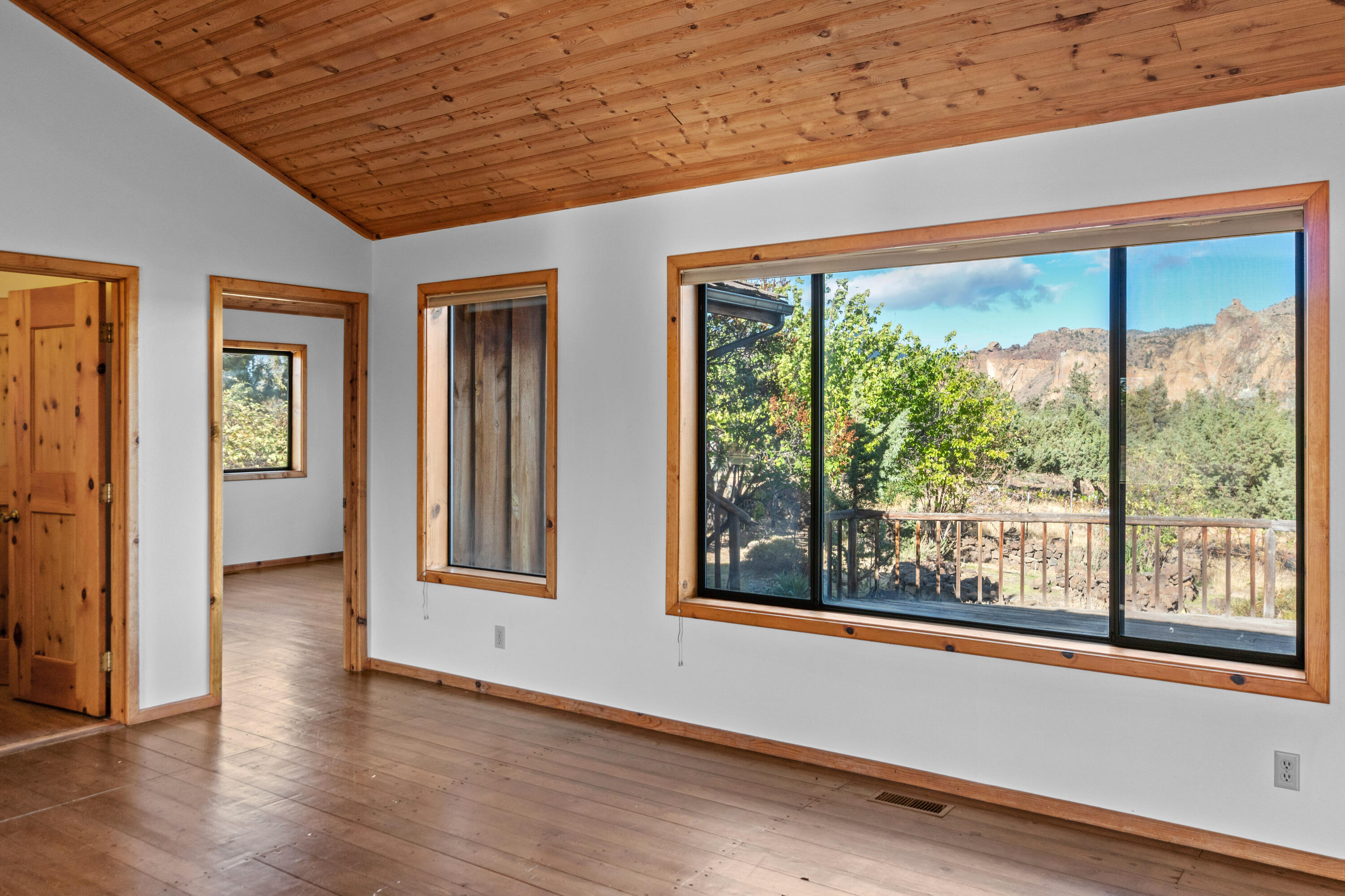 797 NE Wilcox Avenue