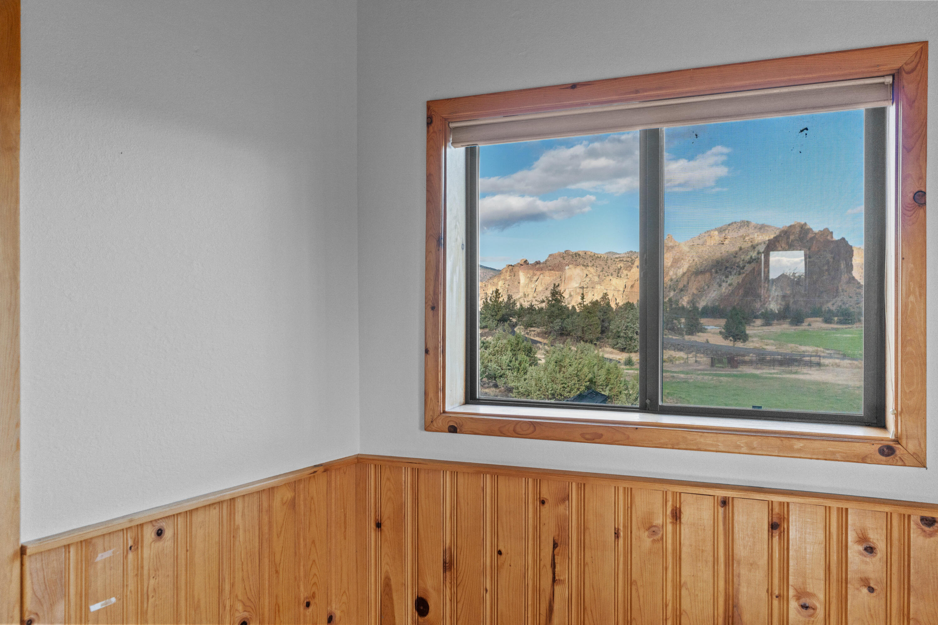 797 NE Wilcox Avenue