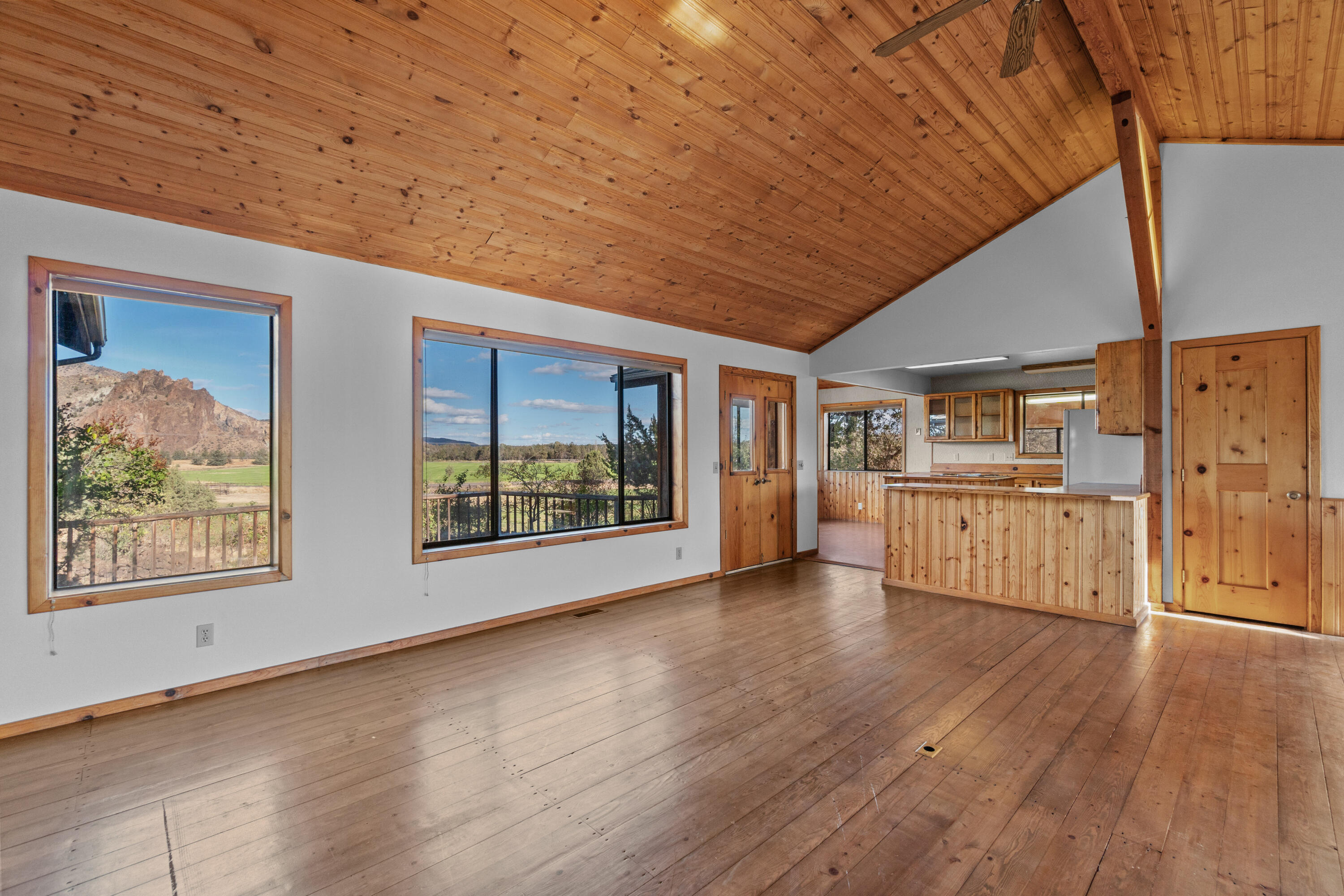 797 NE Wilcox Avenue