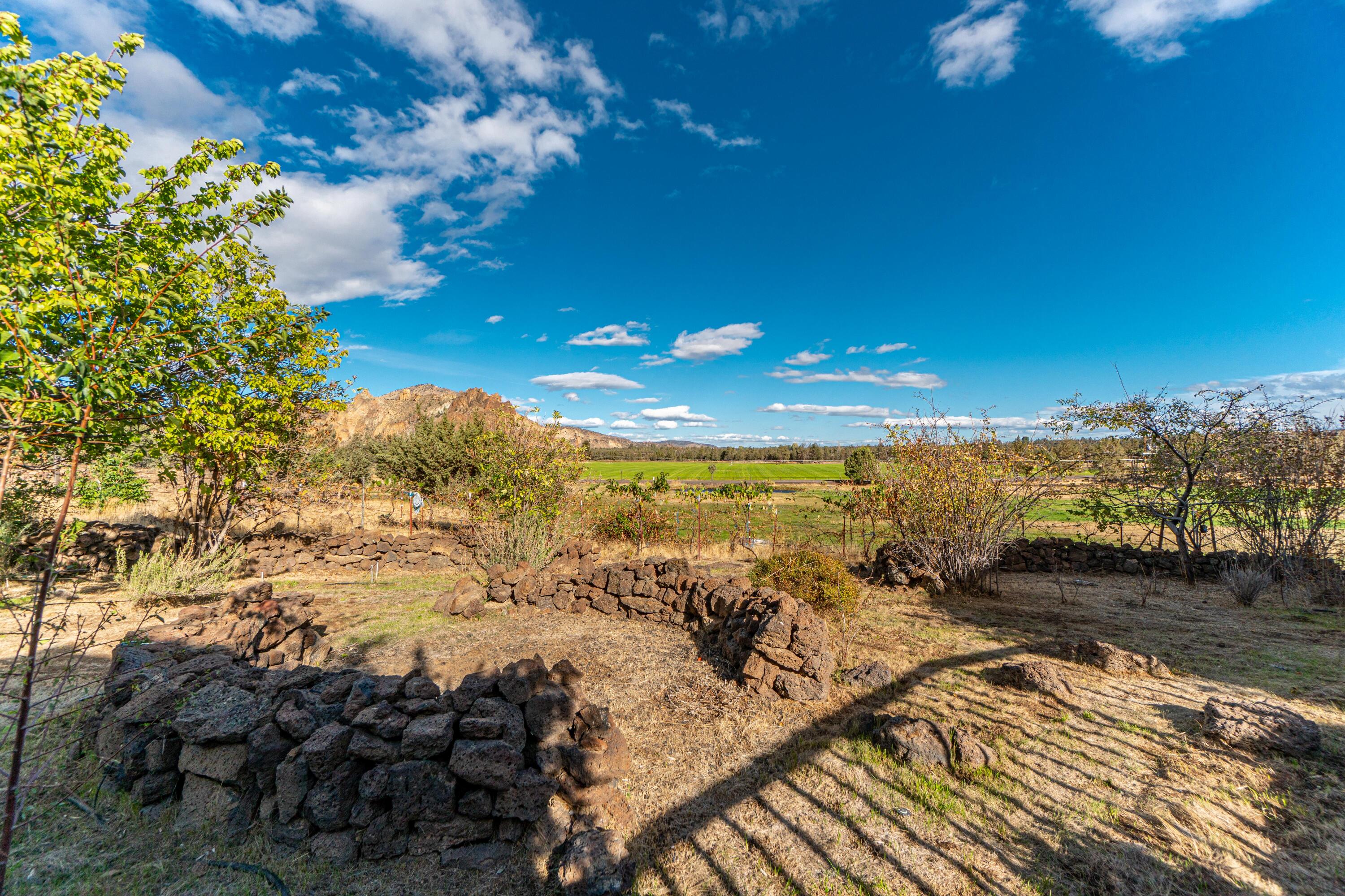 797 NE Wilcox Avenue