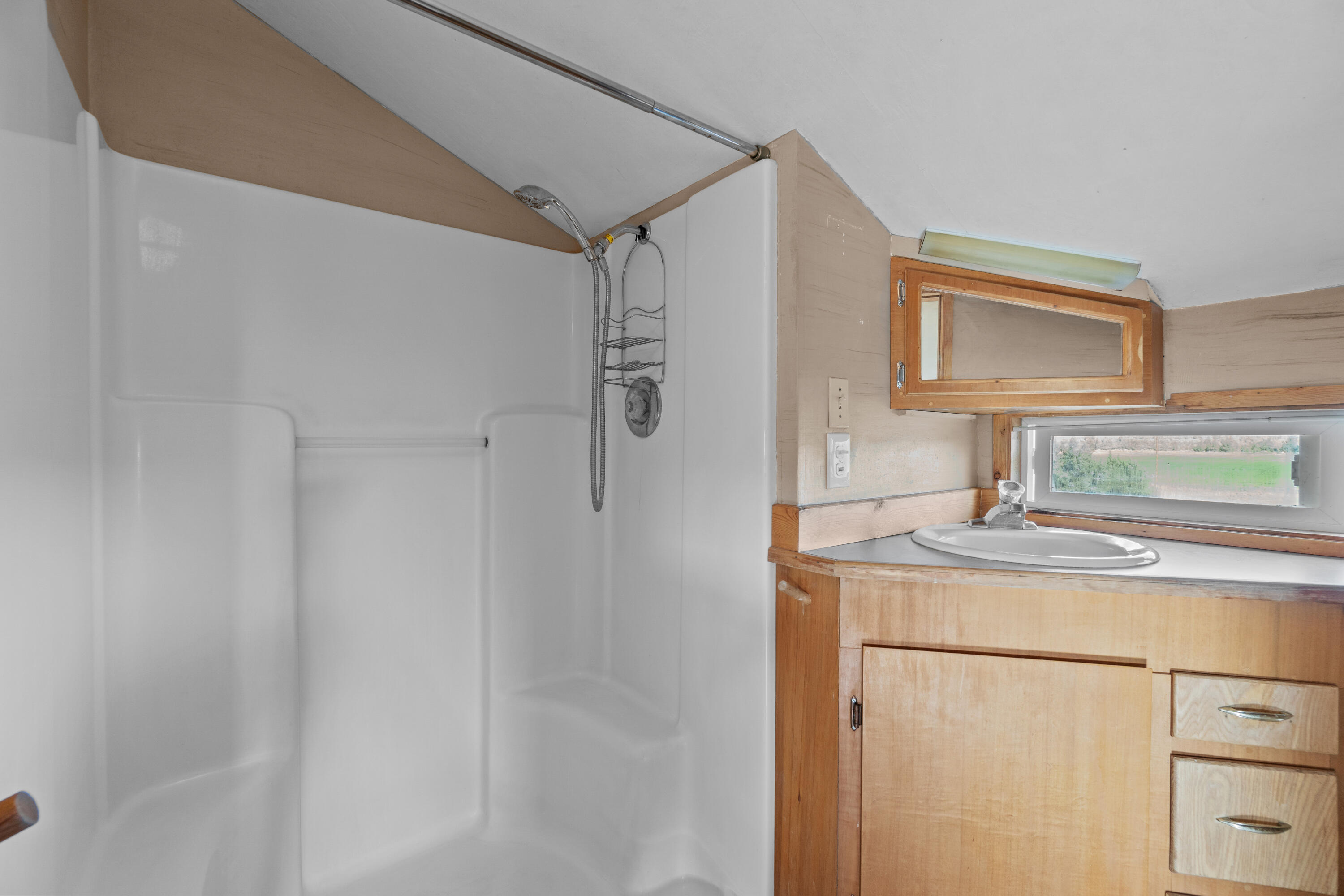 797 NE Wilcox Avenue