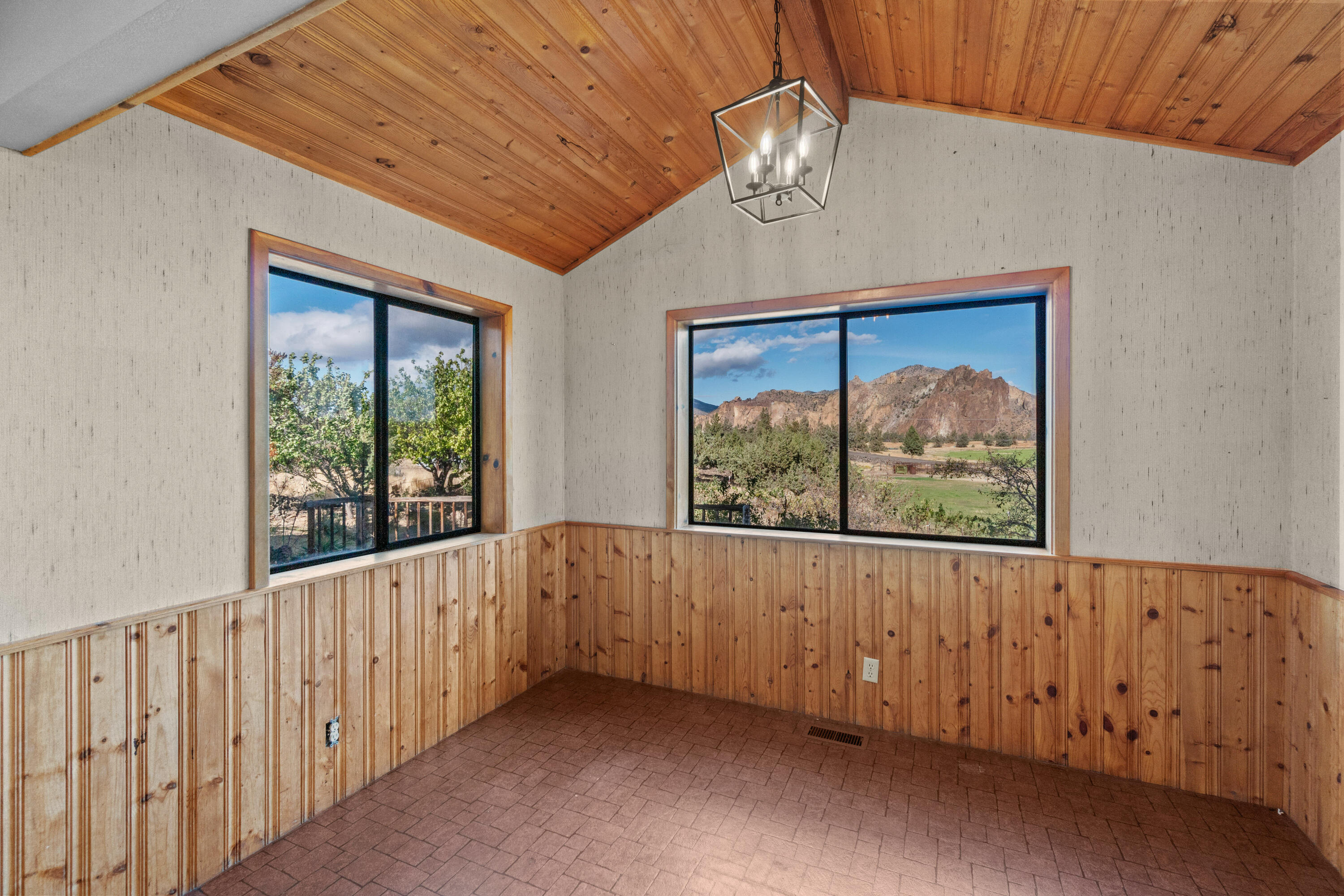 797 NE Wilcox Avenue