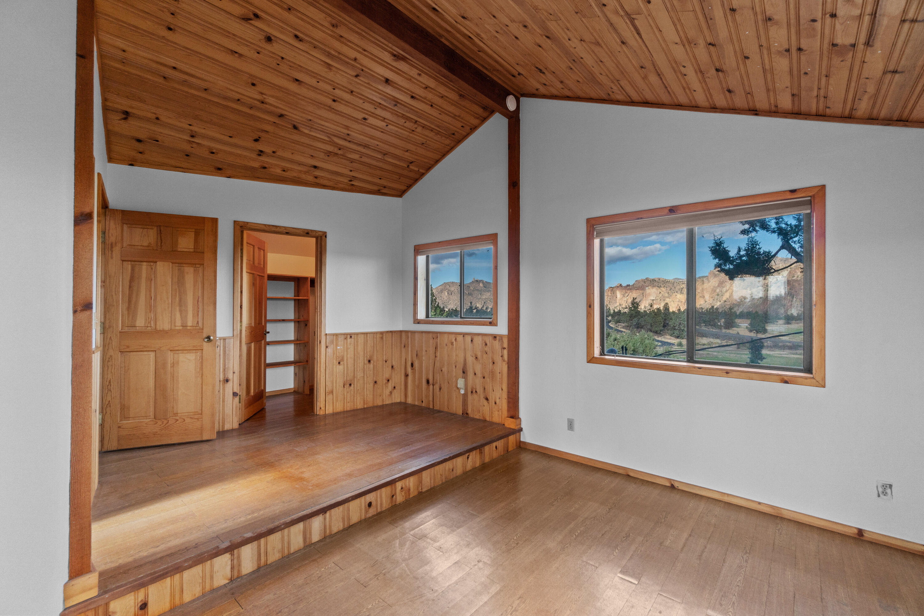 797 NE Wilcox Avenue