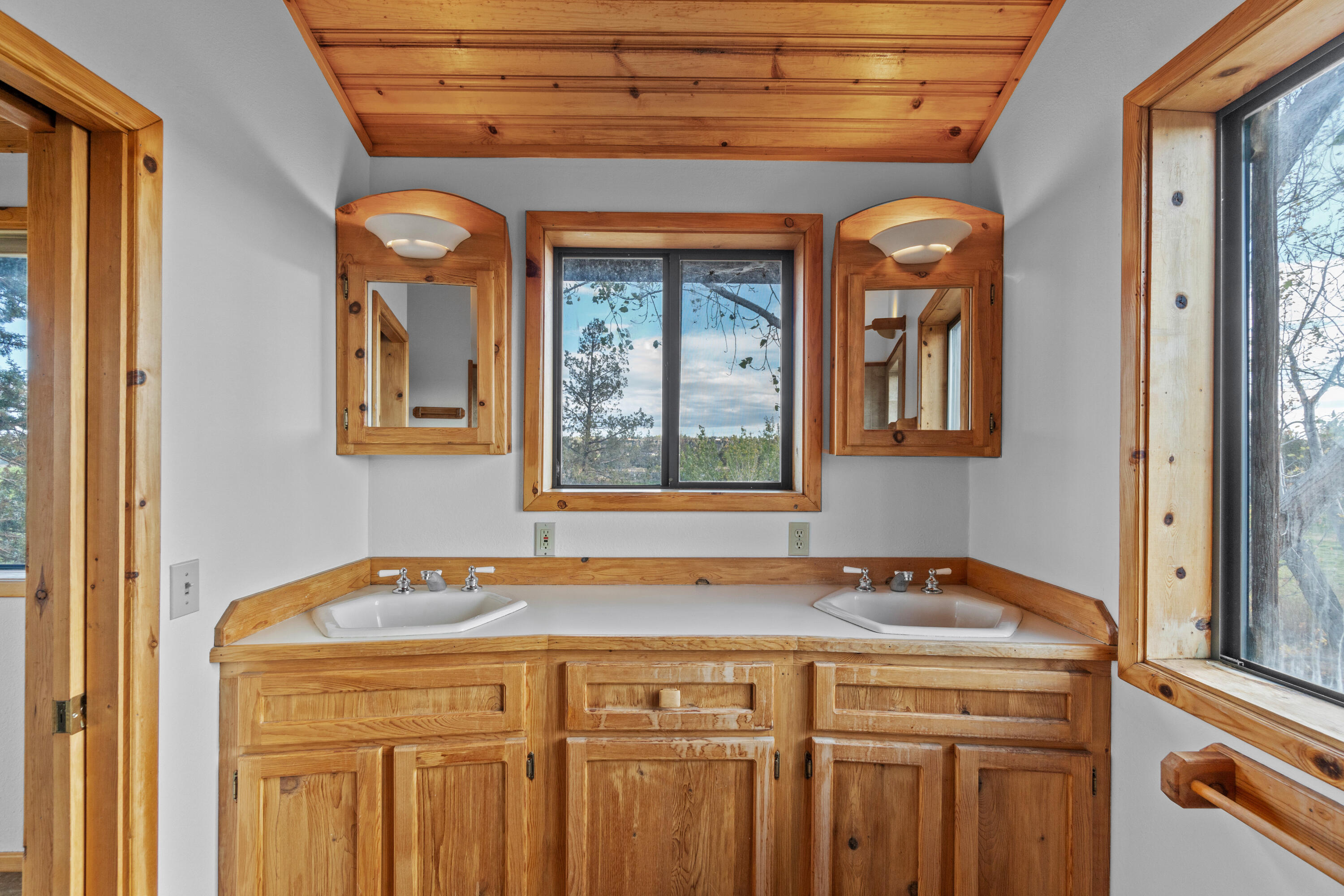 797 NE Wilcox Avenue