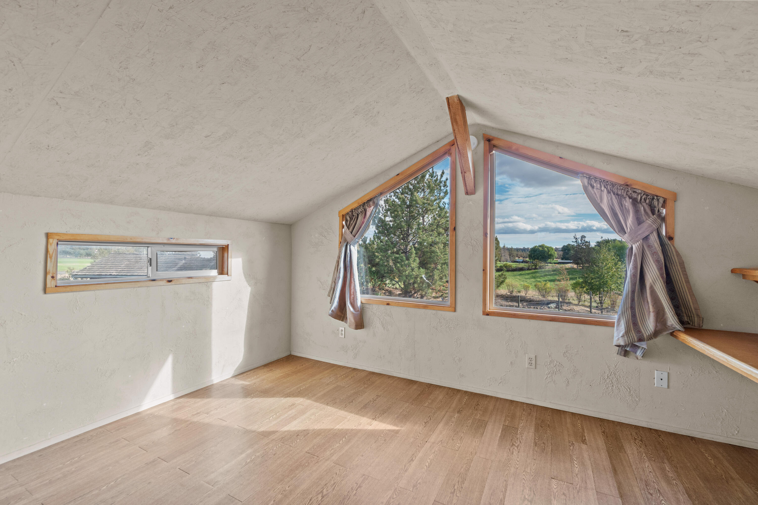 797 NE Wilcox Avenue