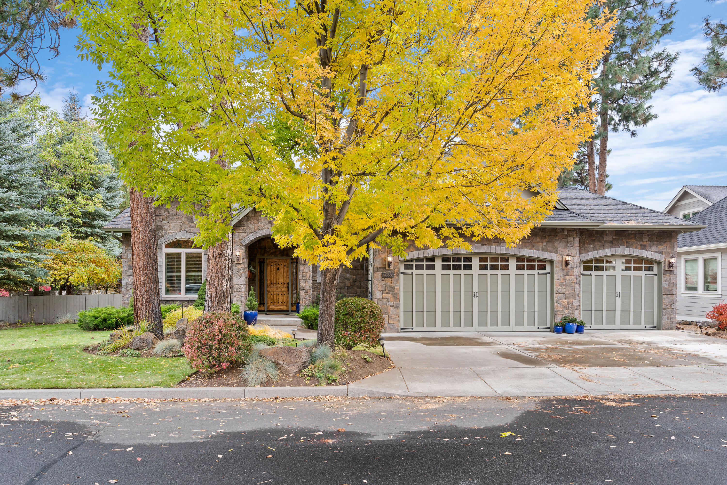 60886 Oasis Place