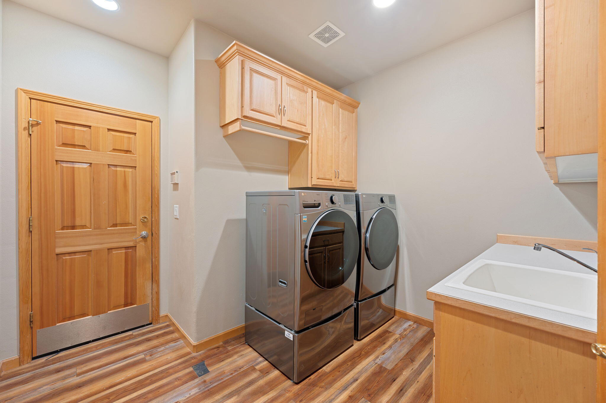 2265 NE Scarlet Court