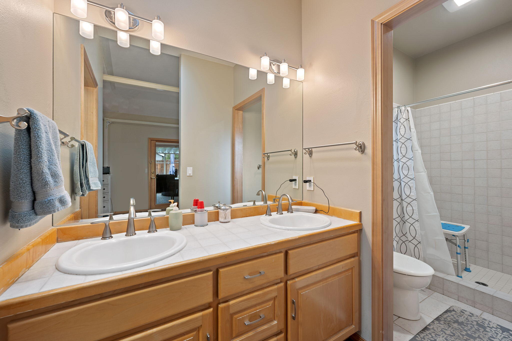 2265 NE Scarlet Court