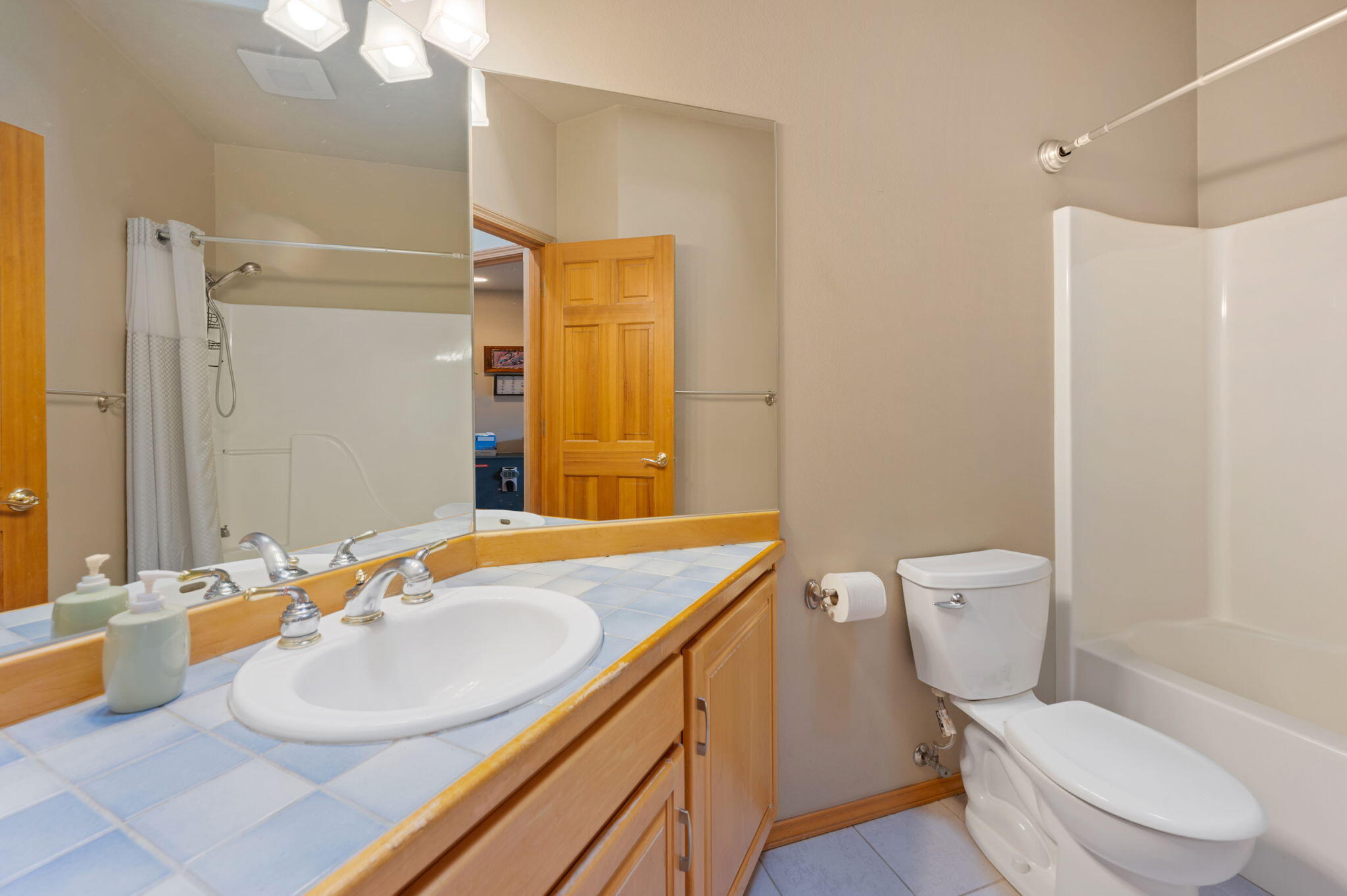 2265 NE Scarlet Court