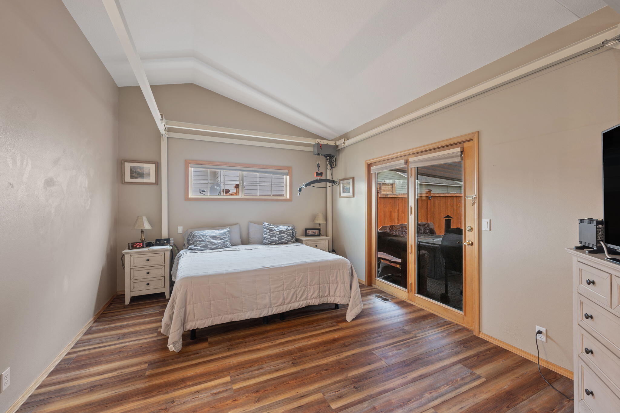 2265 NE Scarlet Court