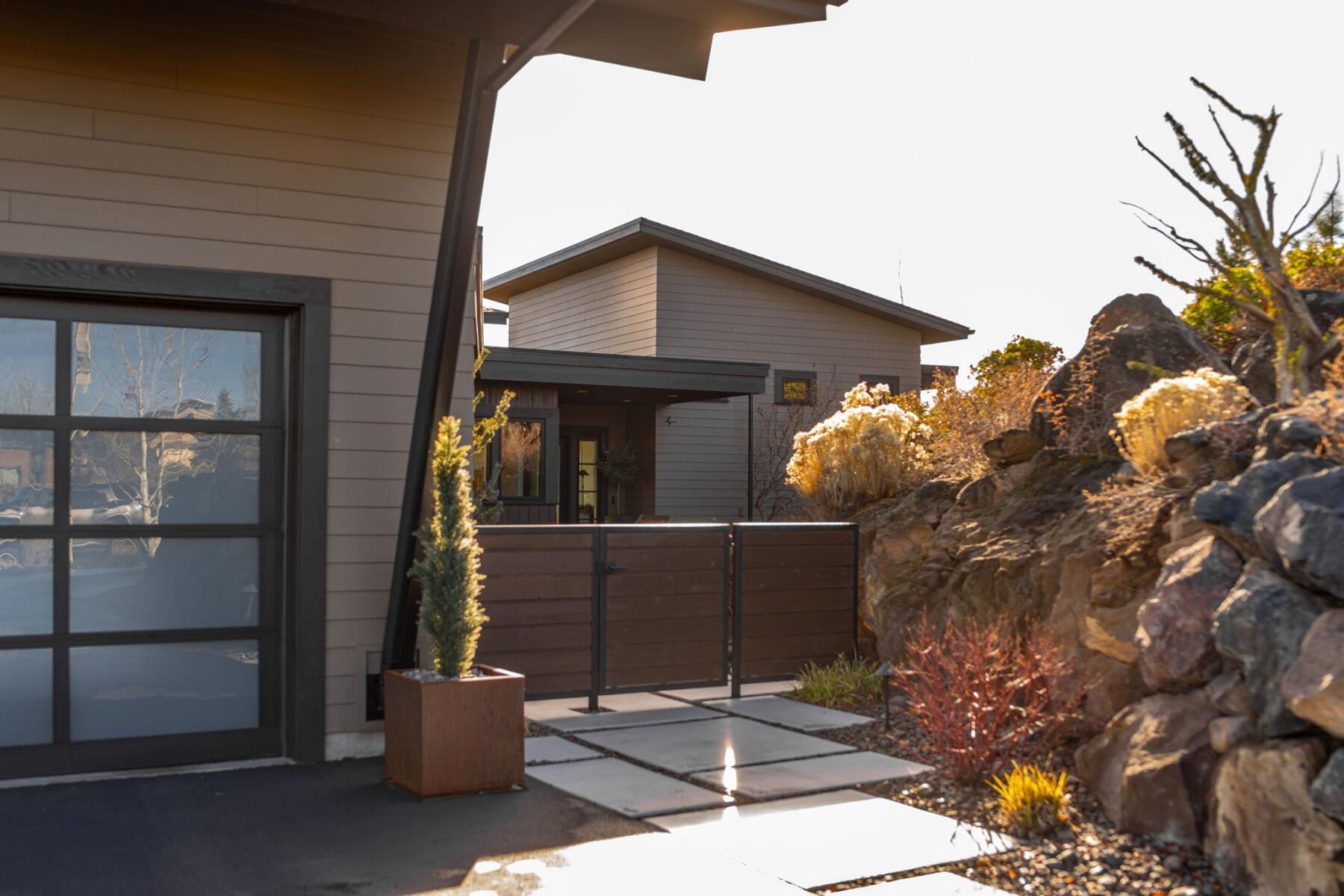 61456 Skene Trail