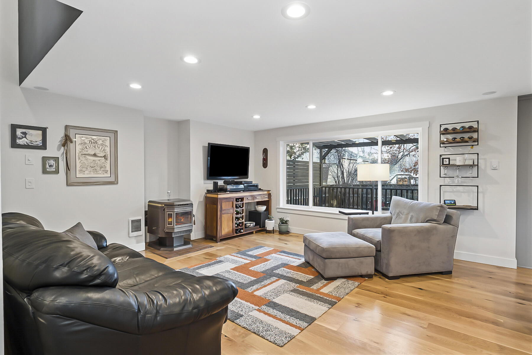 1897 NE Taylor Court