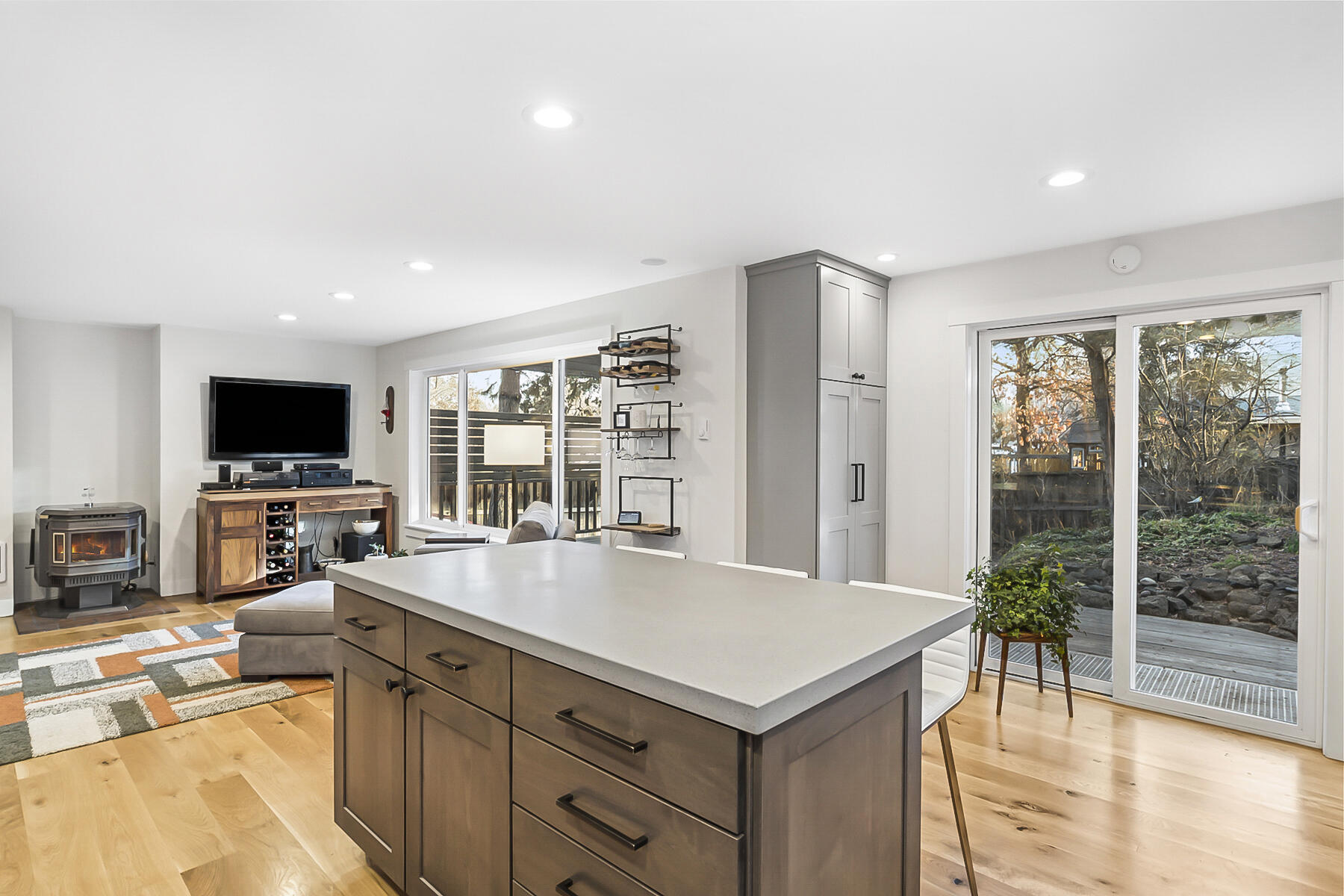 1897 NE Taylor Court