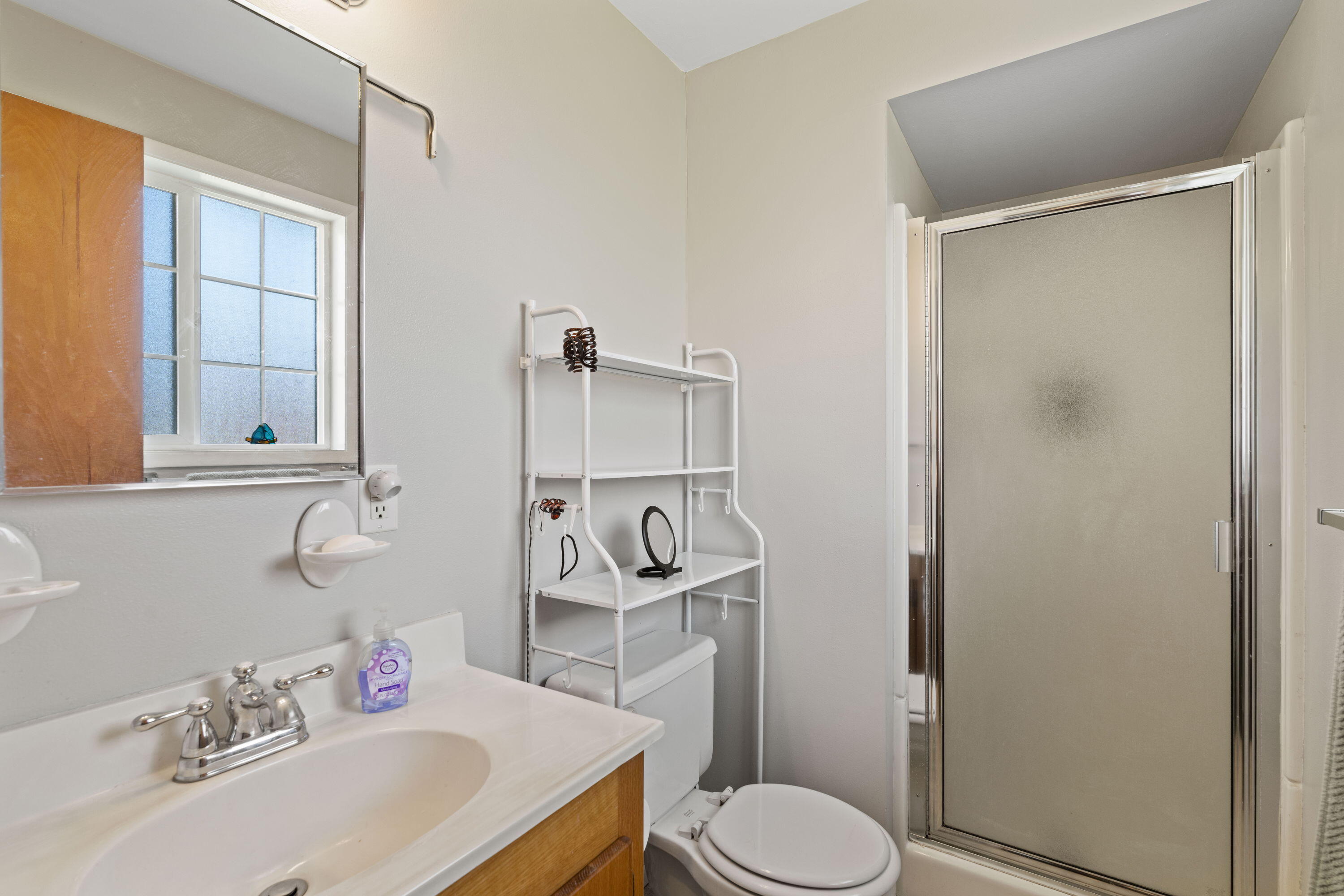 1220 NE Hollinshead Drive