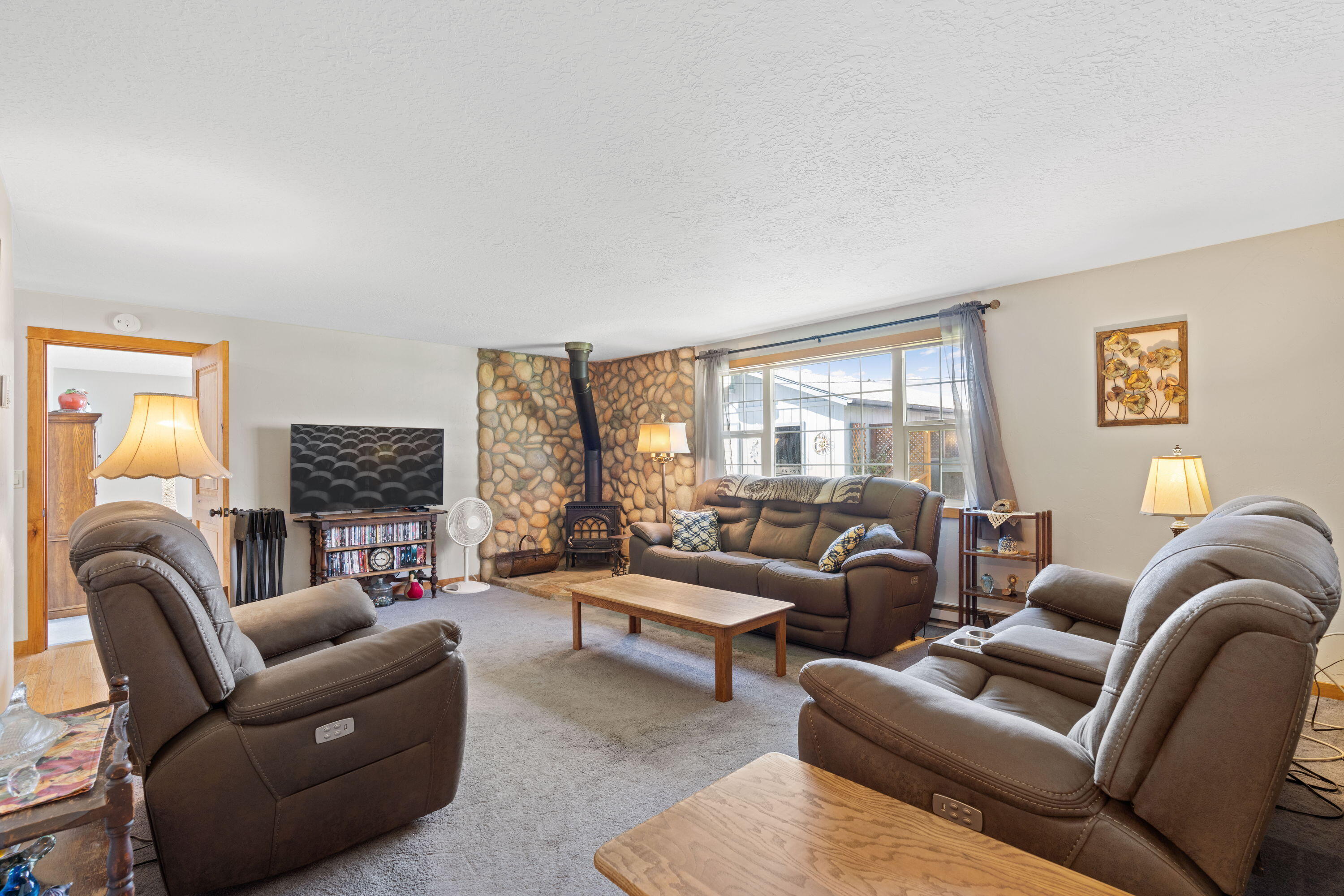 1220 NE Hollinshead Drive