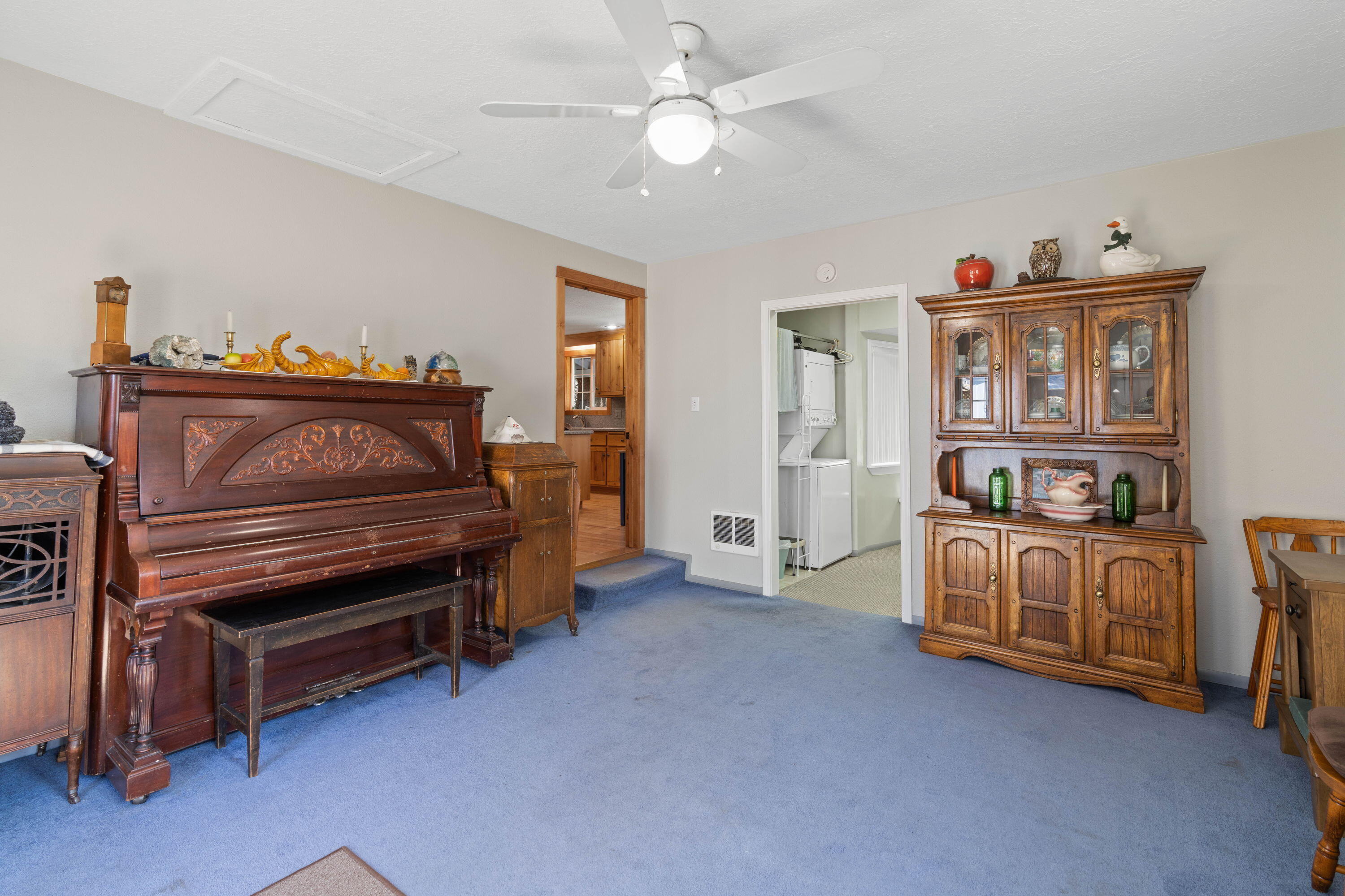 1220 NE Hollinshead Drive