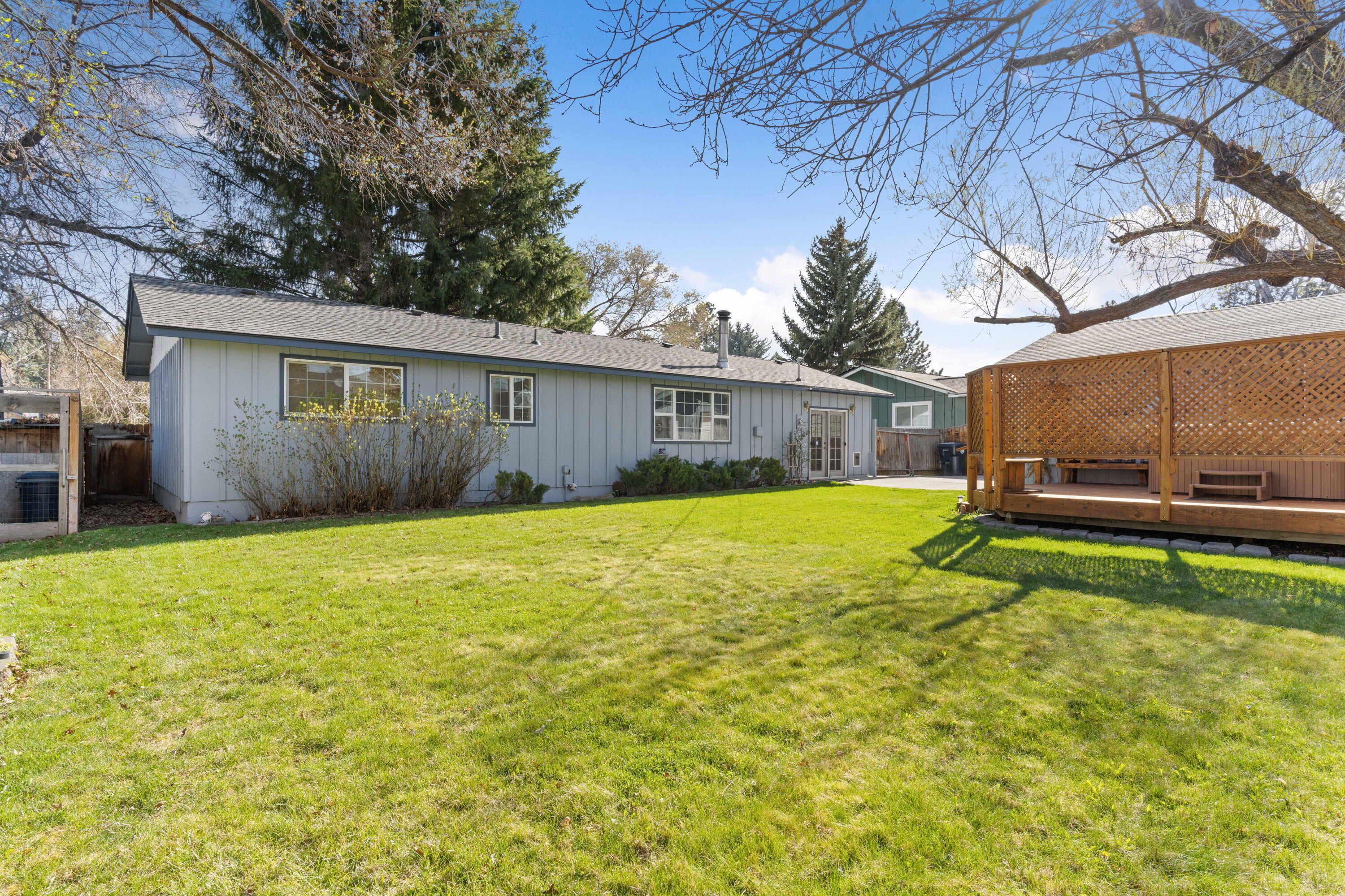 1220 NE Hollinshead Drive