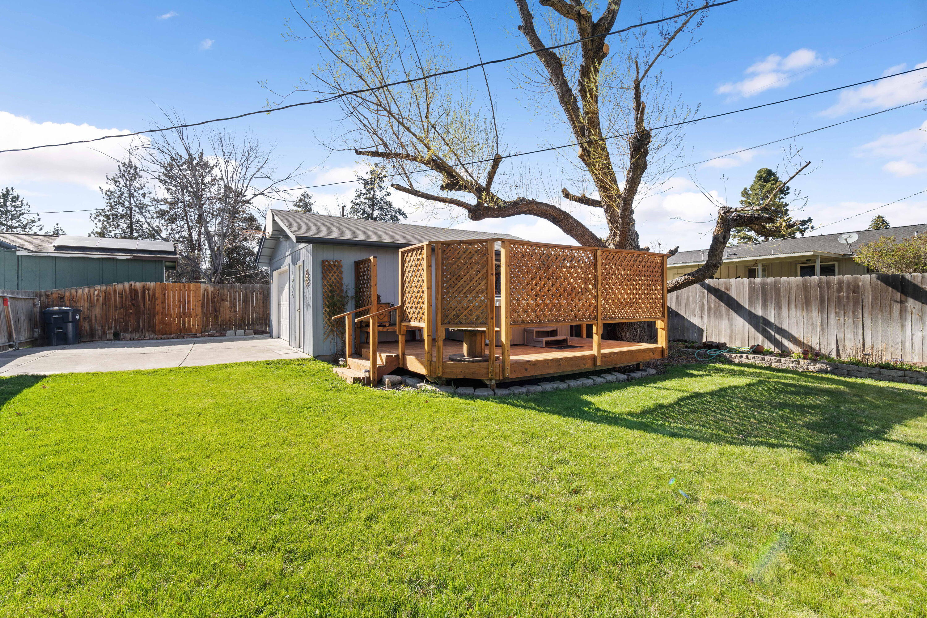 1220 NE Hollinshead Drive