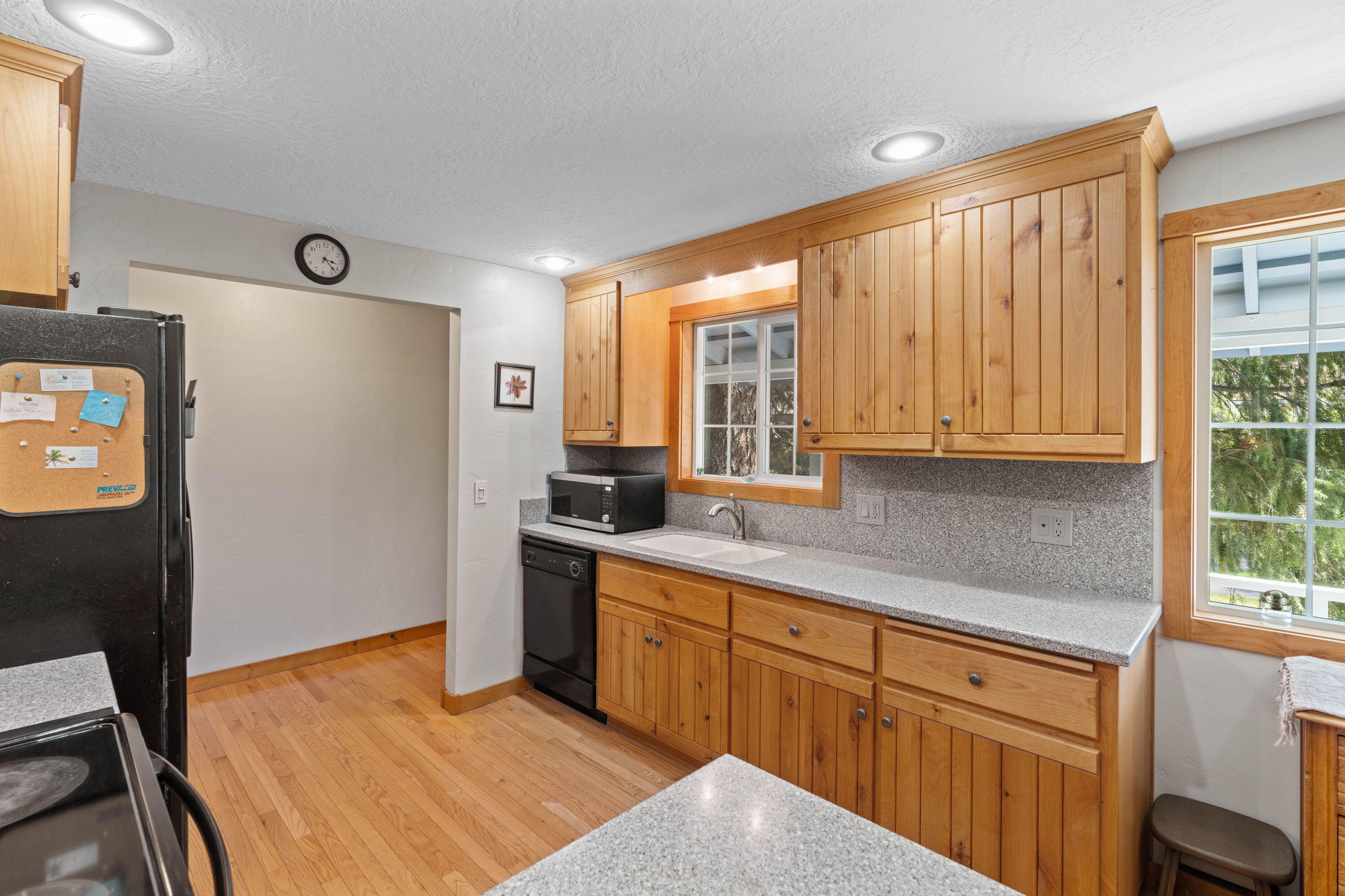 1220 NE Hollinshead Drive