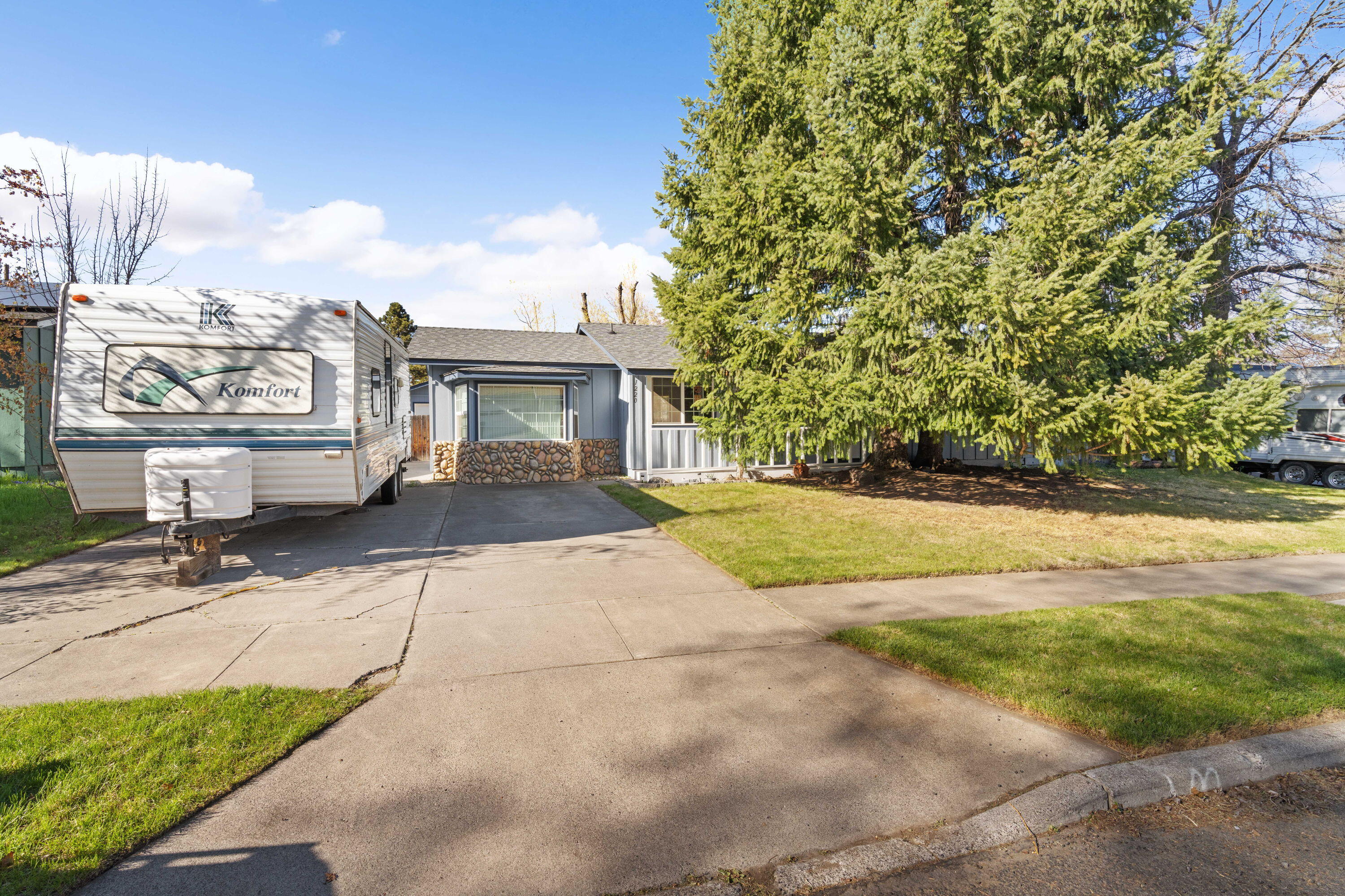 1220 NE Hollinshead Drive