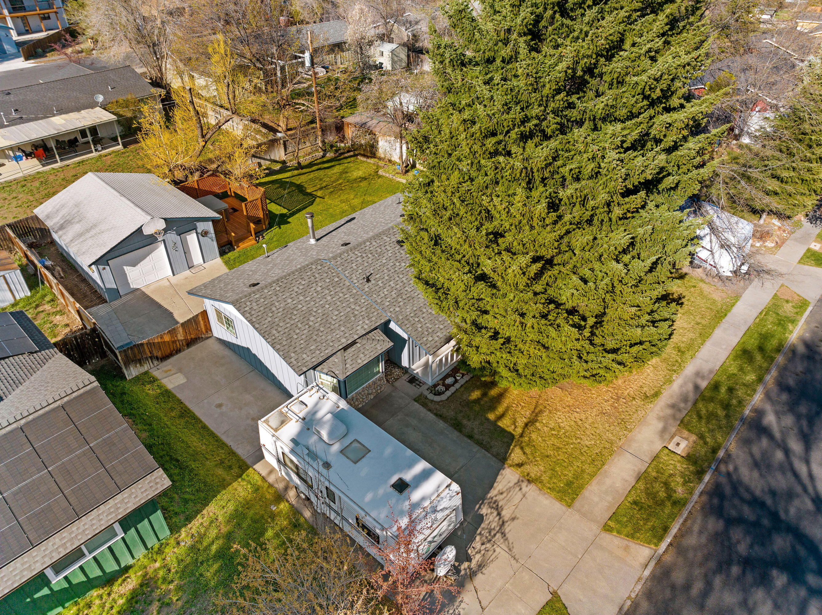 1220 NE Hollinshead Drive