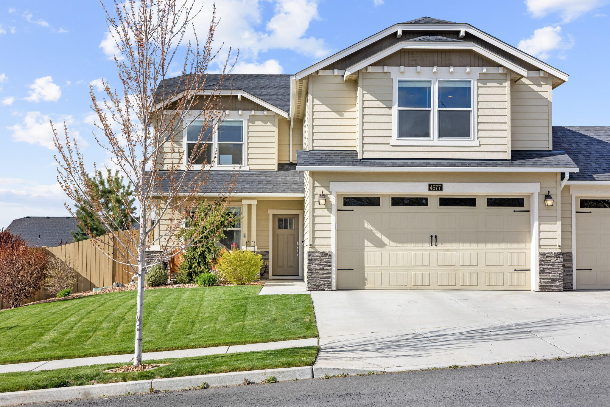 4577 SW Volcano Avenue