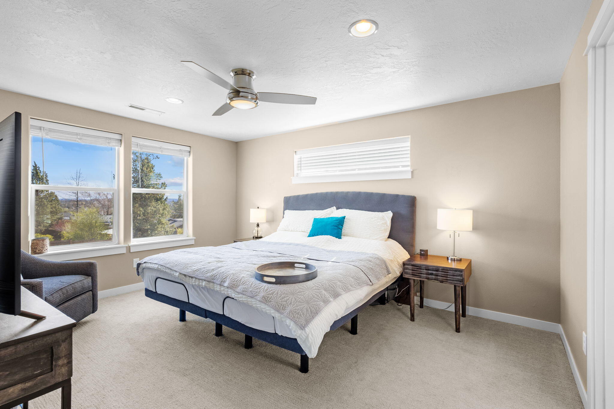 4577 SW Volcano Avenue