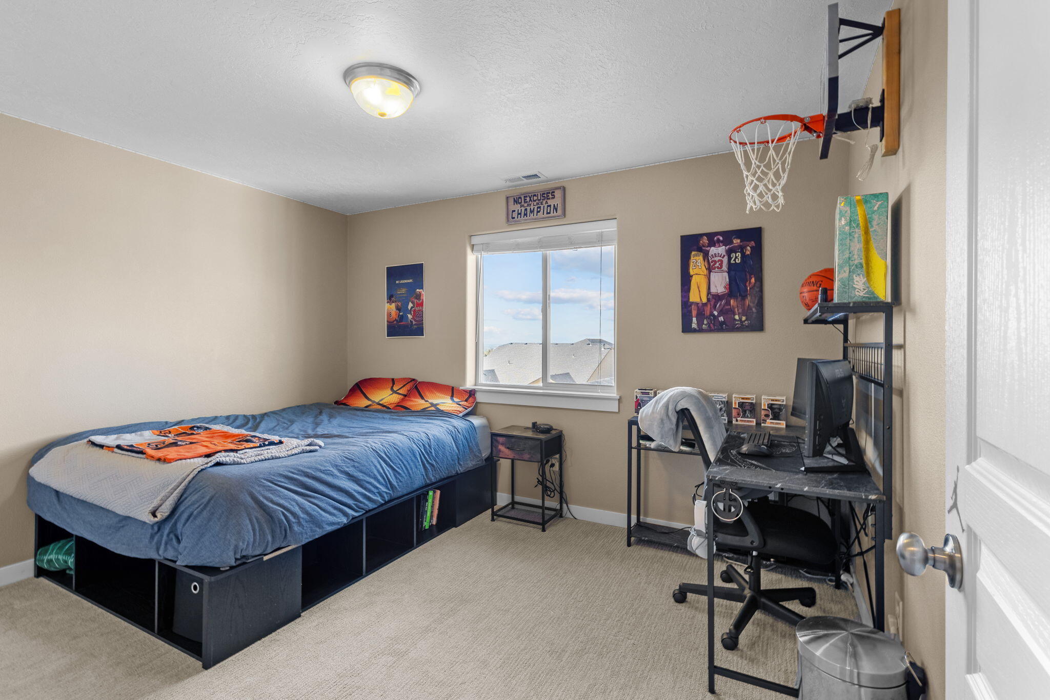 4577 SW Volcano Avenue