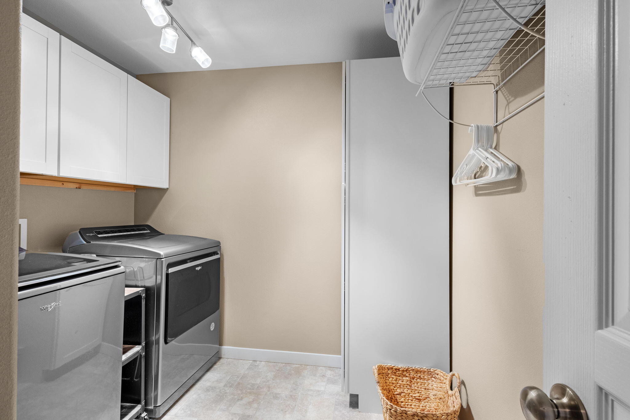 4577 SW Volcano Avenue