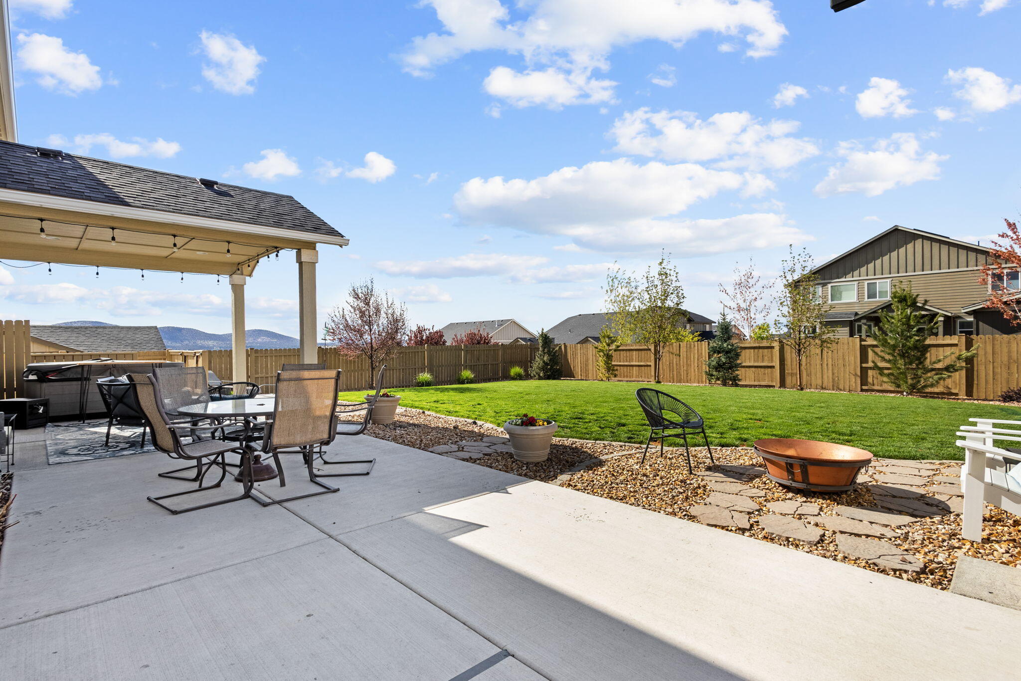 4577 SW Volcano Avenue