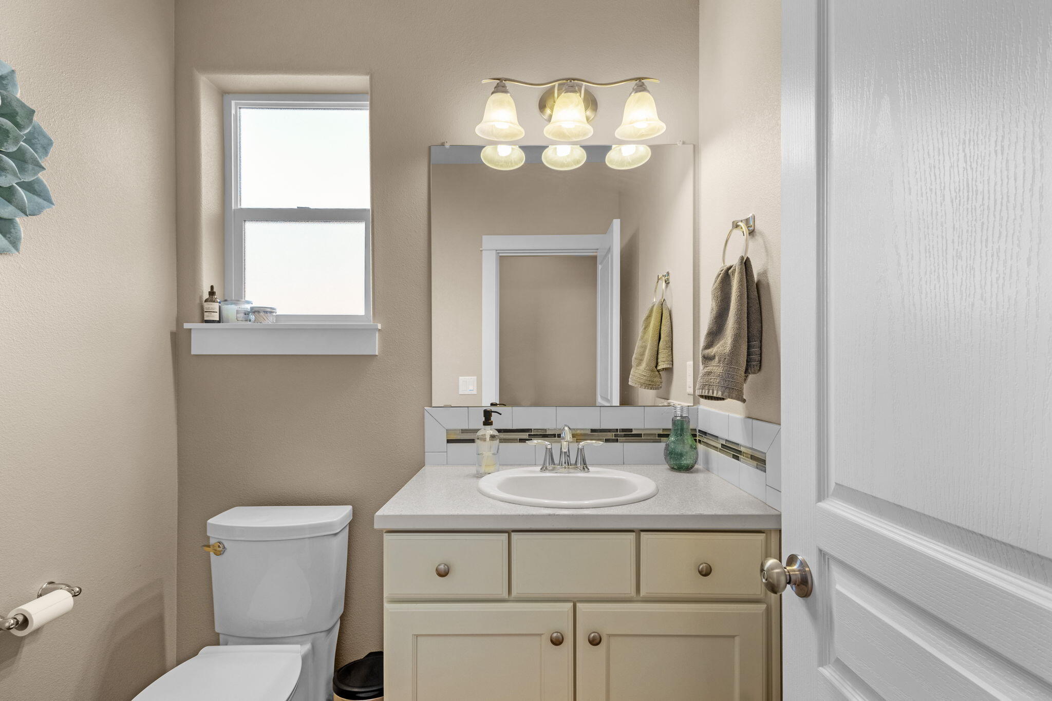 4577 SW Volcano Avenue