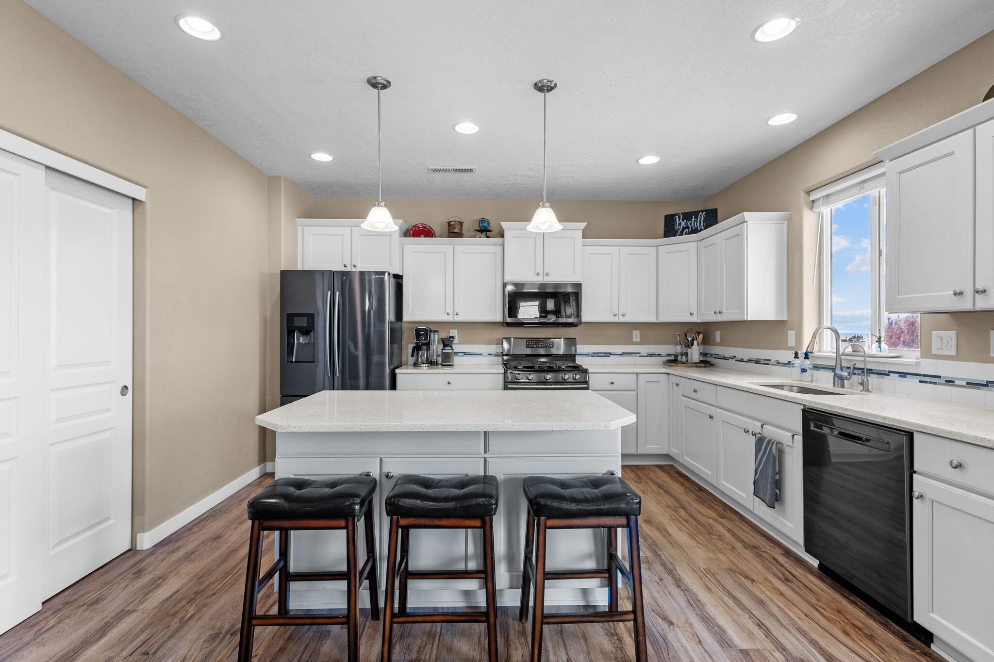 4577 SW Volcano Avenue