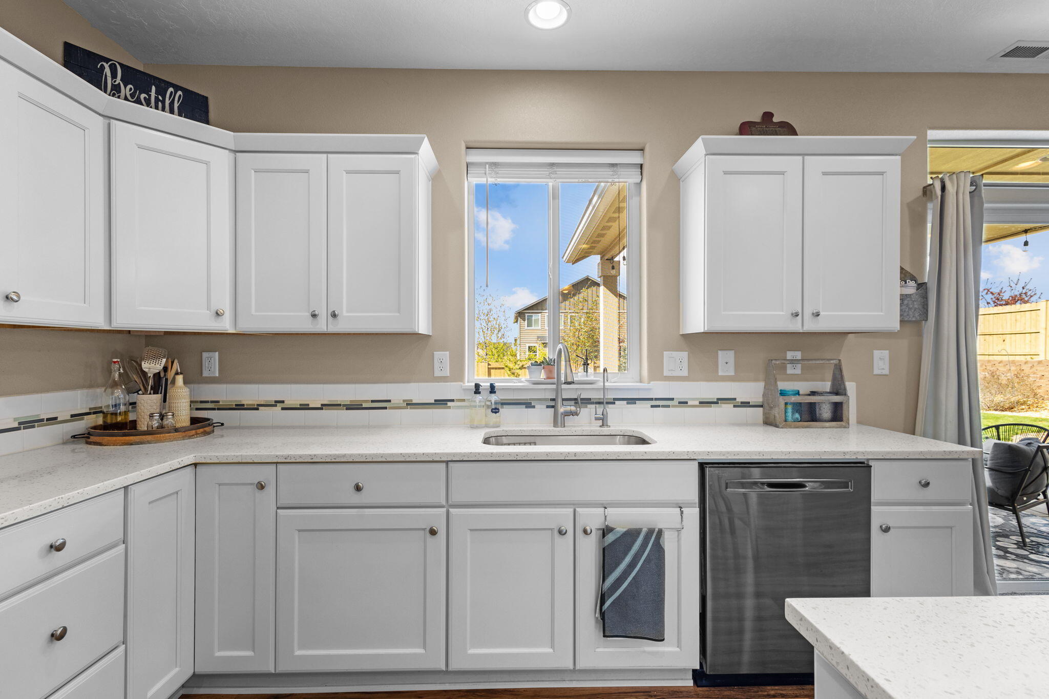 4577 SW Volcano Avenue