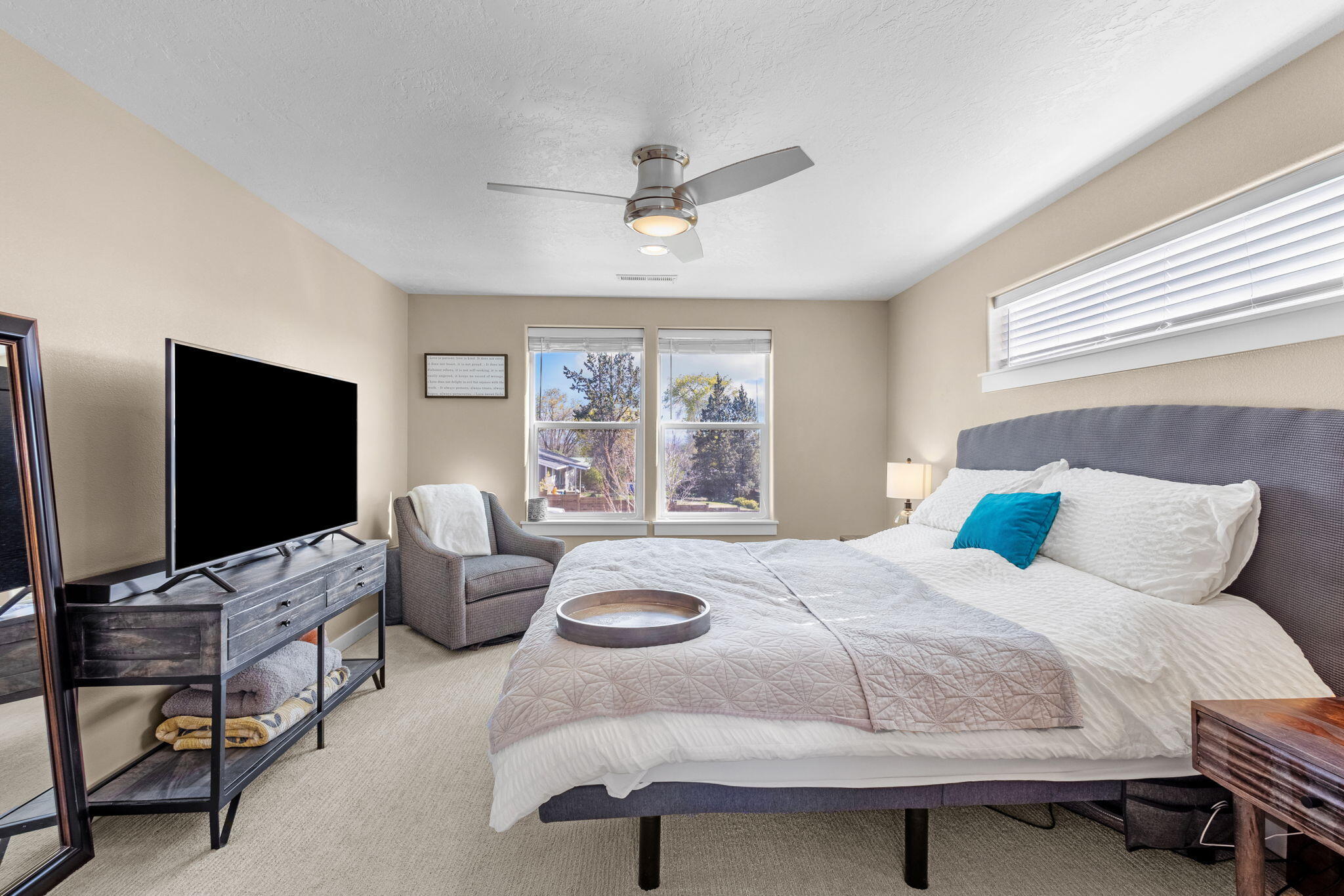 4577 SW Volcano Avenue