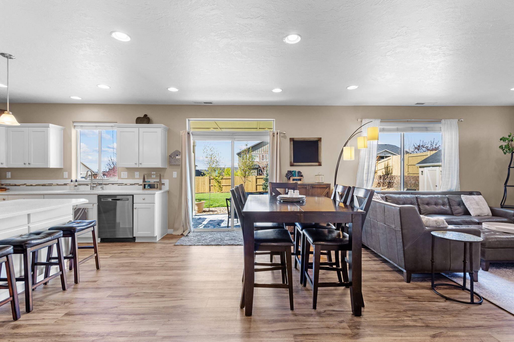 4577 SW Volcano Avenue