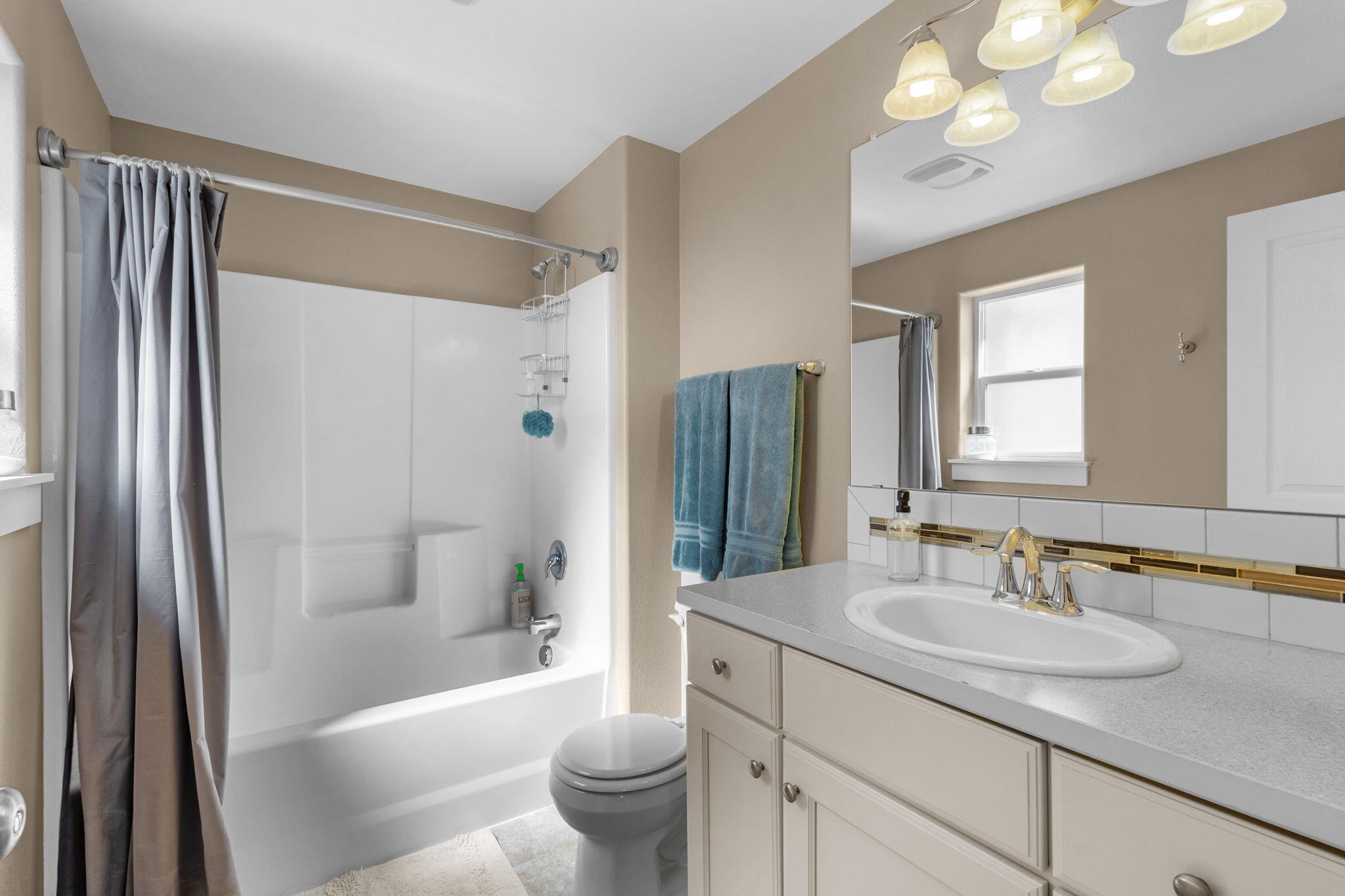 4577 SW Volcano Avenue